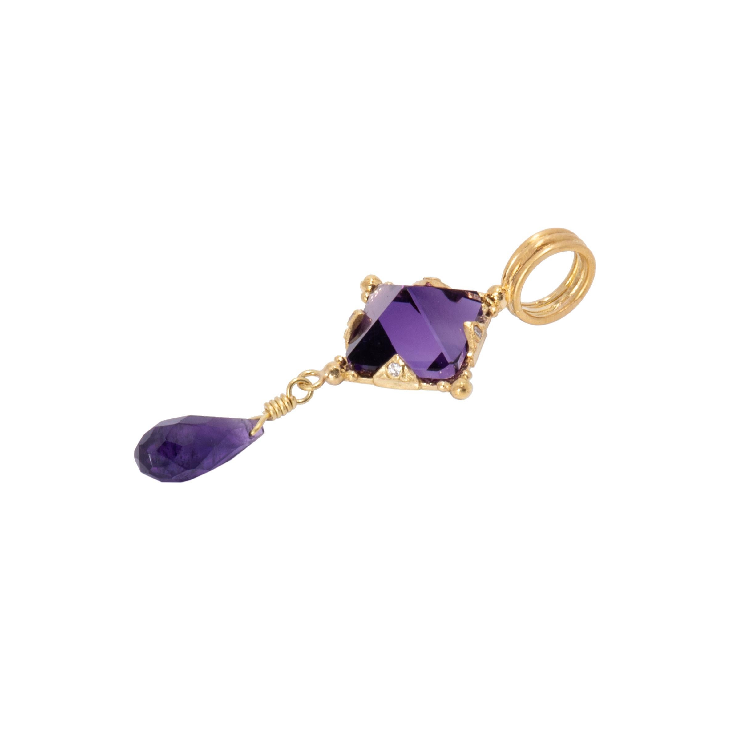 Contemporary Amethyst Pyramid Pendant in 18 Karat Gold For Sale