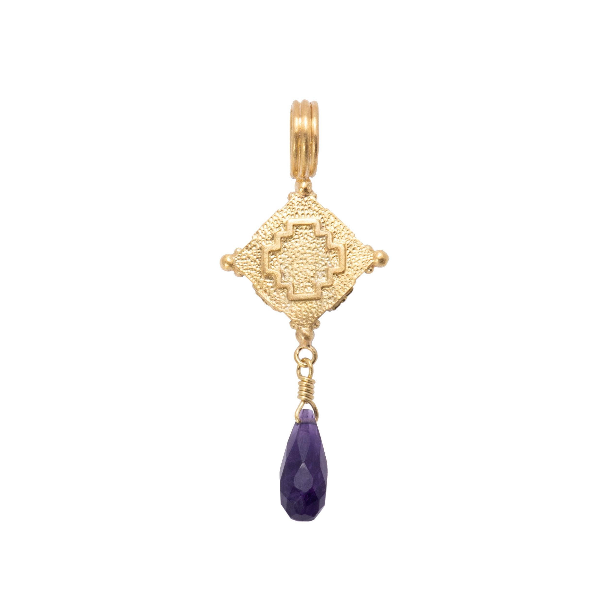 Amethyst Pyramid Pendant in 18 Karat Gold For Sale 2