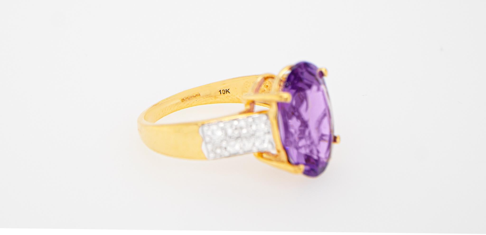 Contemporary Amethyst Ring 4.50 Carat with Diamonds 14K Yellow Gold For Sale