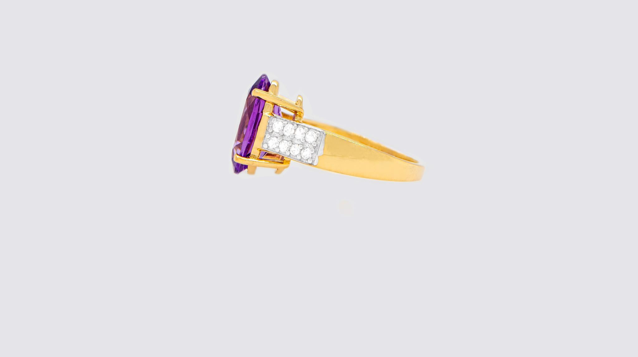 Oval Cut Amethyst Ring 4.50 Carat with Diamonds 14K Yellow Gold For Sale