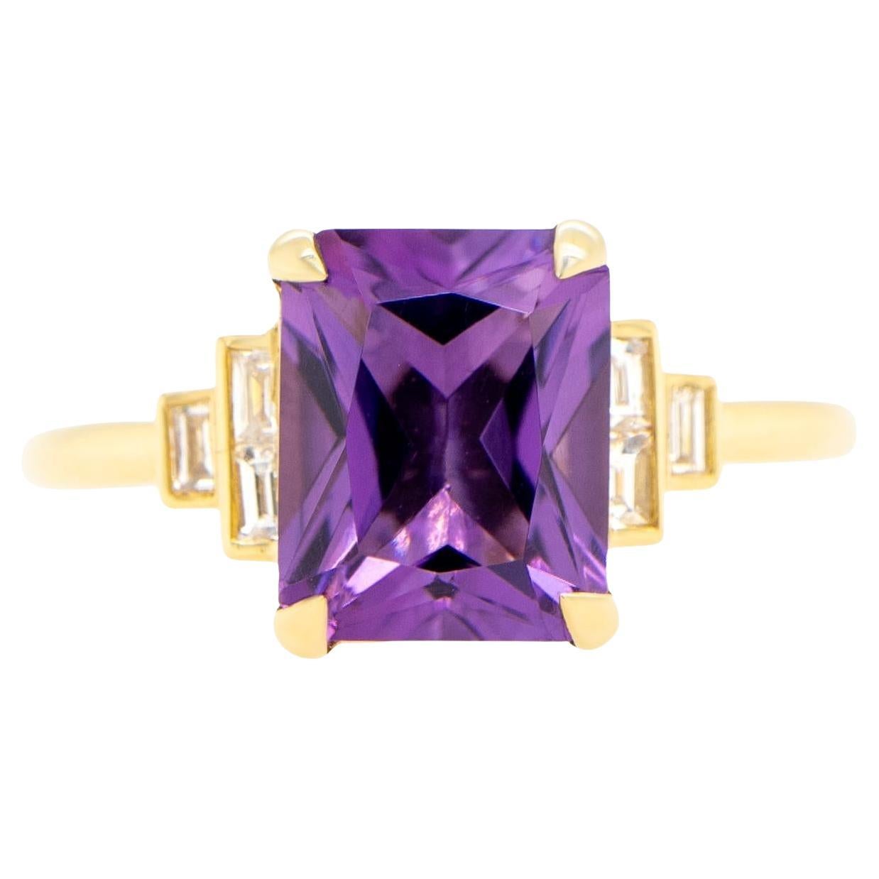 Amethyst Ring Diamond Setting 2.35 Carats 18K Yellow Gold For Sale