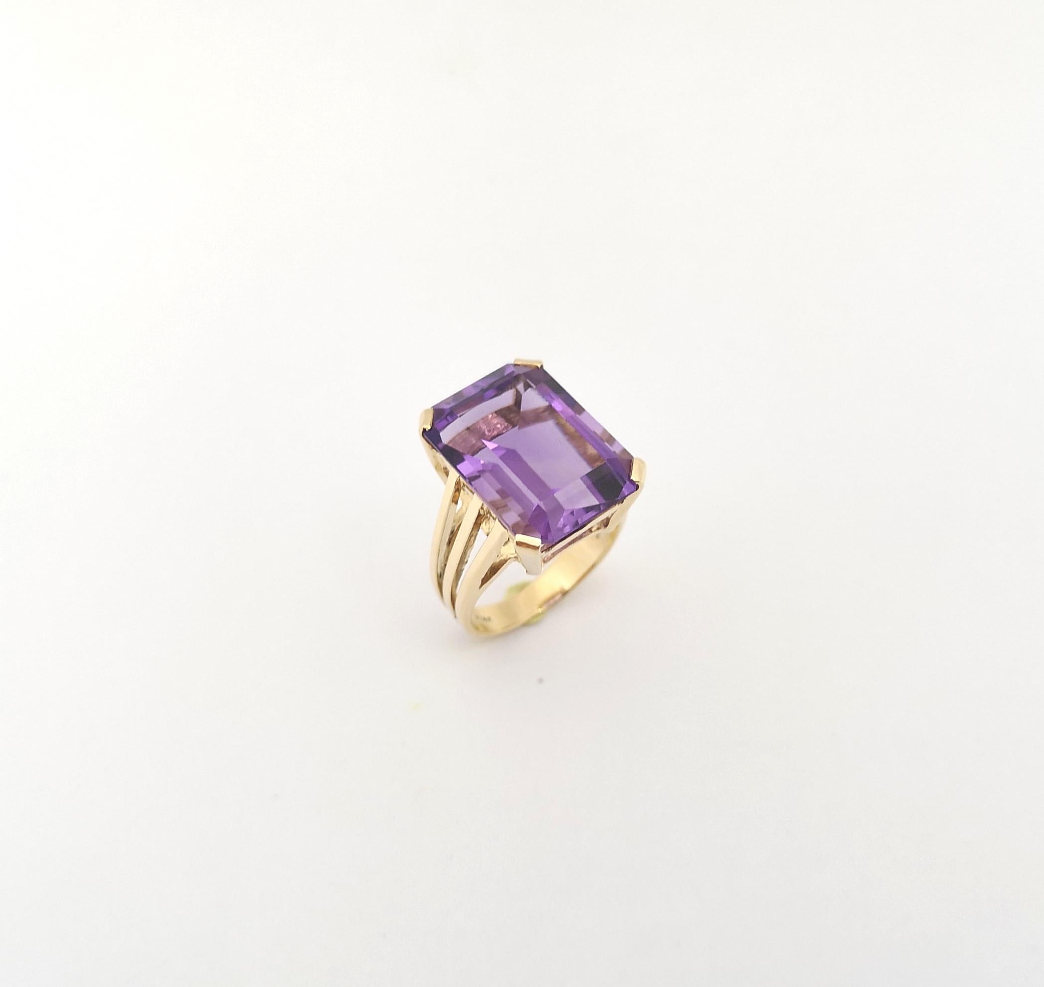 Anillo de amatista engastado en oro de 14 quilates en venta 8