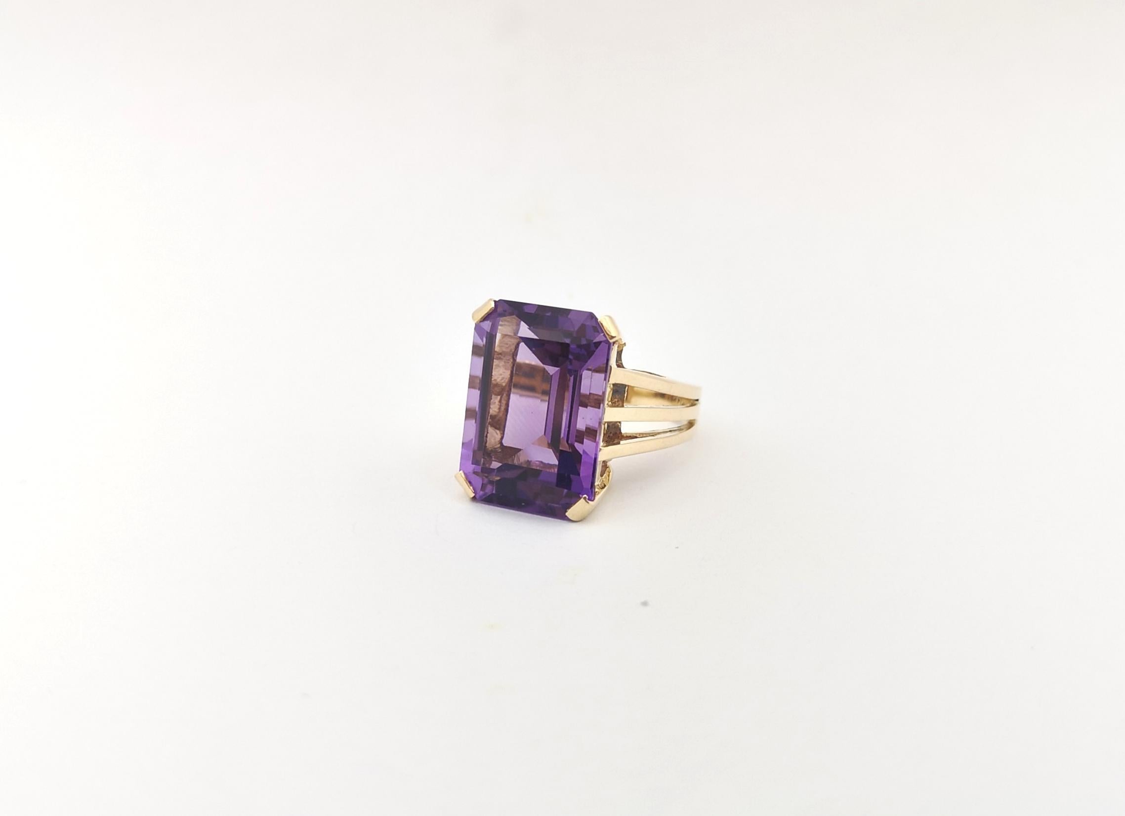 Anillo de amatista engastado en oro de 14 quilates en venta 2