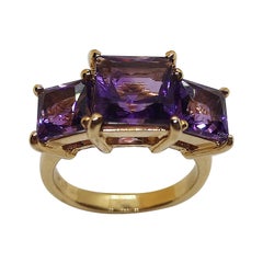 Anillo de amatista engastado en oro rosa de 18 quilates