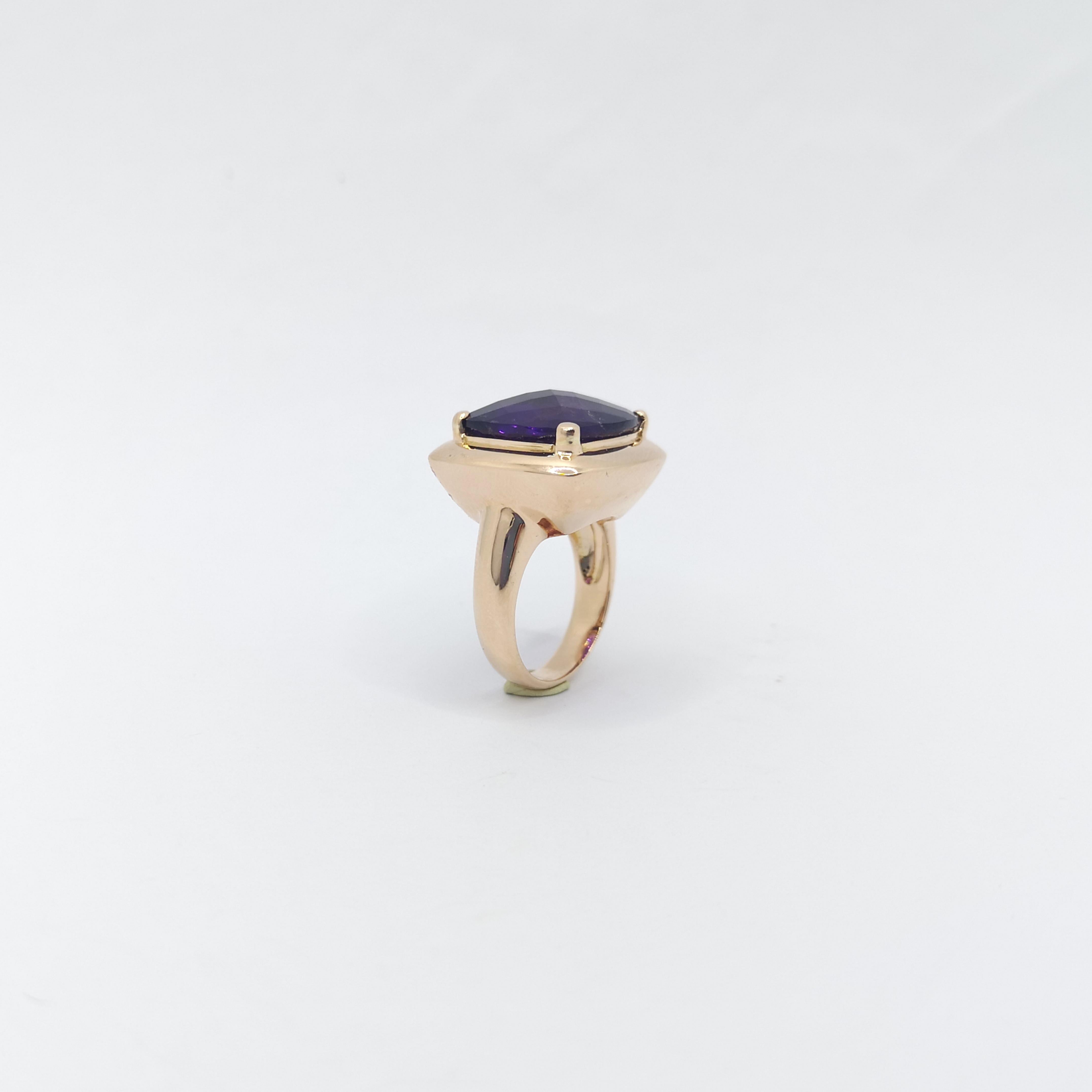 Anello di ametista con montatura in oro rosa 18 carati in vendita 9