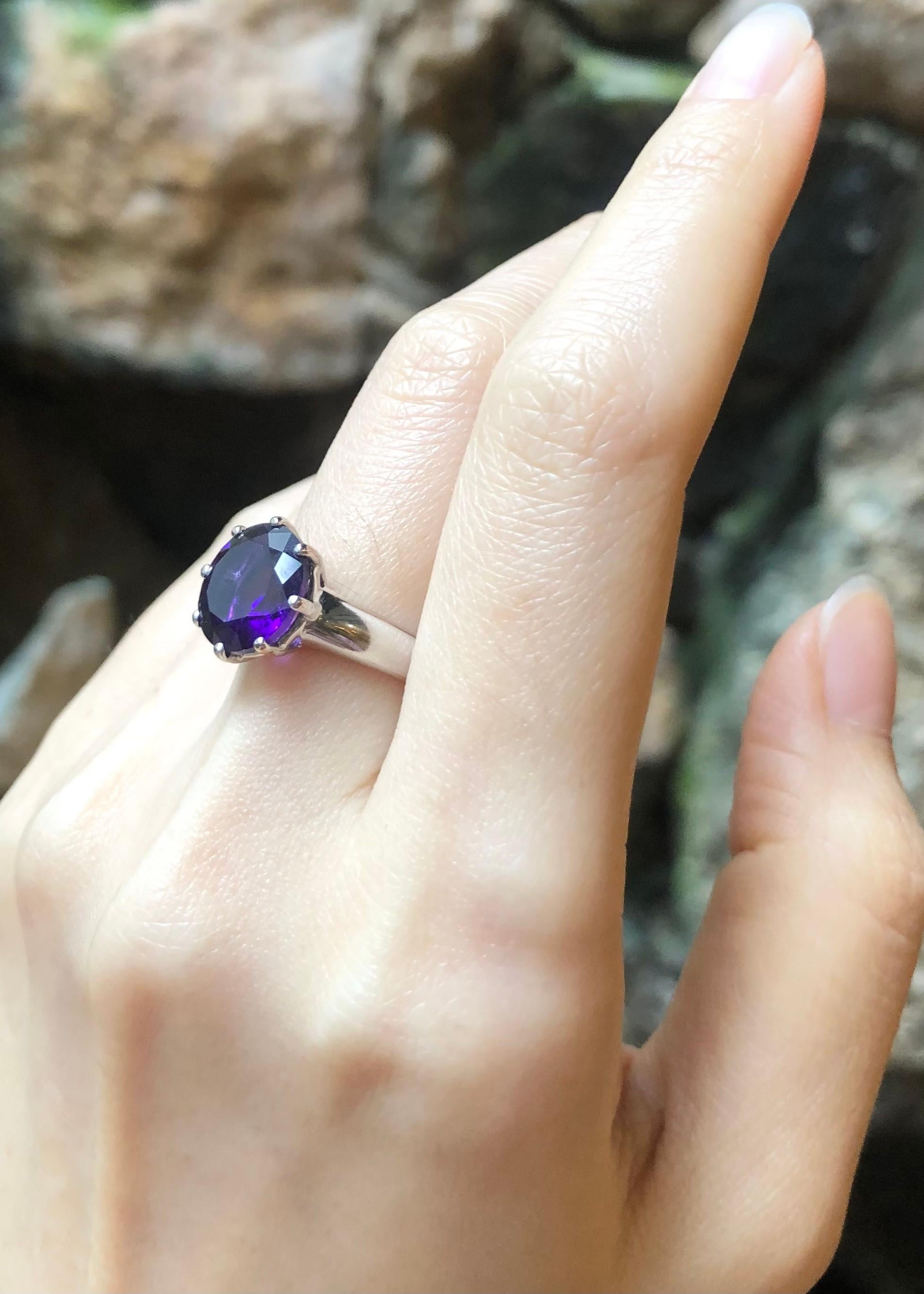 Amethyst Ring Set in 18k White Gold Settings In New Condition For Sale In Bangkok, TH