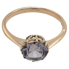Anillo de amatista engastado en oro amarillo de 9 ct