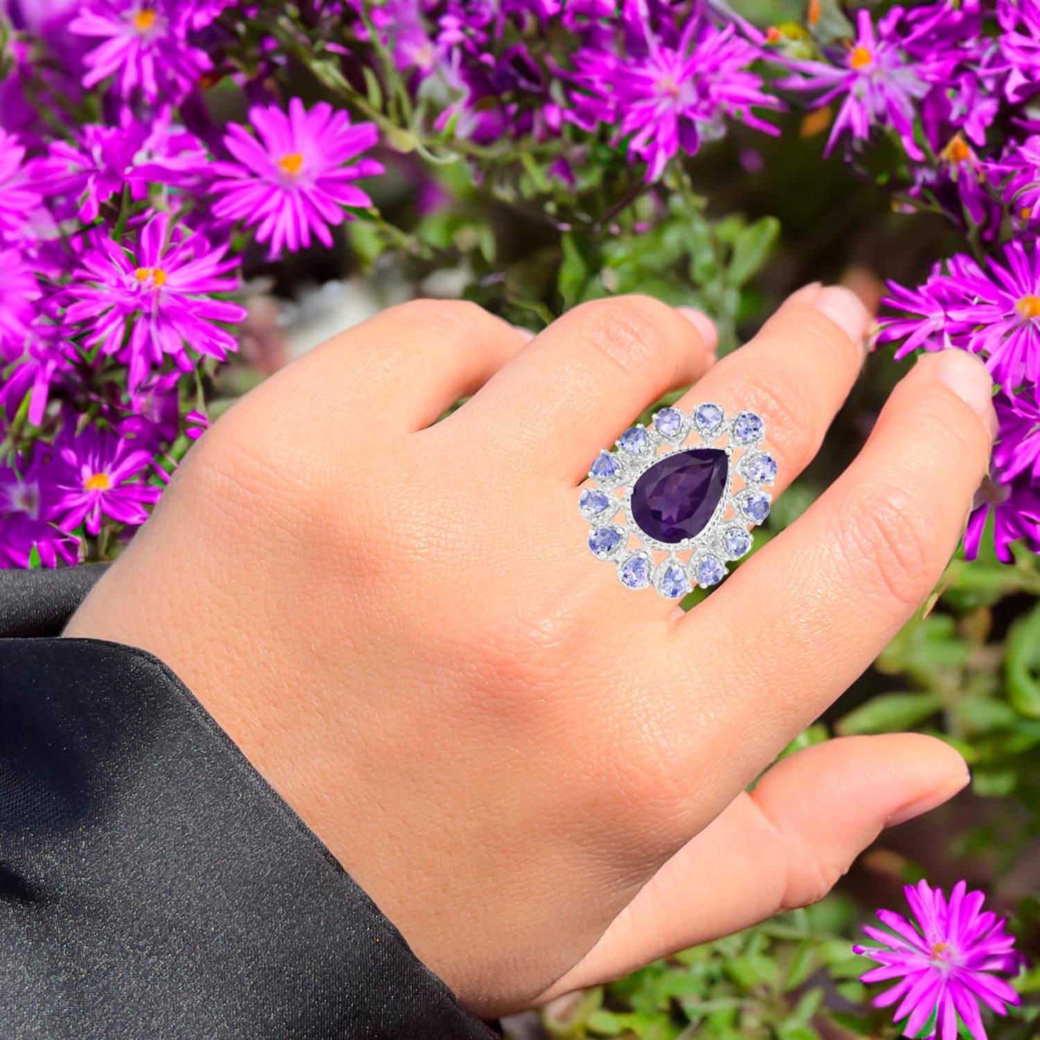 It comes with the Gemological Appraisal by GIA GG/AJP
All gemstones are natural
Amethyst = 4.00 Carats
13 Tanzanites = 1.80 Carats
Metal: Rhodium Plated Sterling Silver
Ring Size: 7* US
*It can be resized complimentary