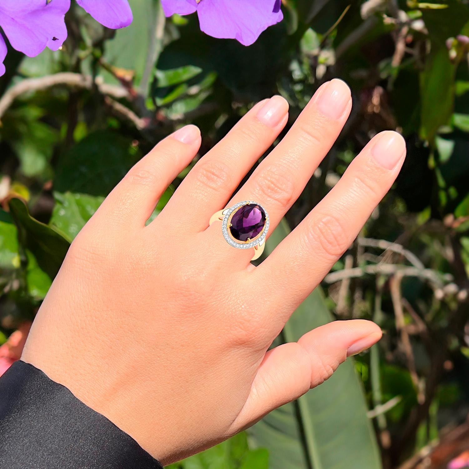 Contemporary Amethyst Ring With Diamonds 5.21 Carats 14K Yellow Gold For Sale