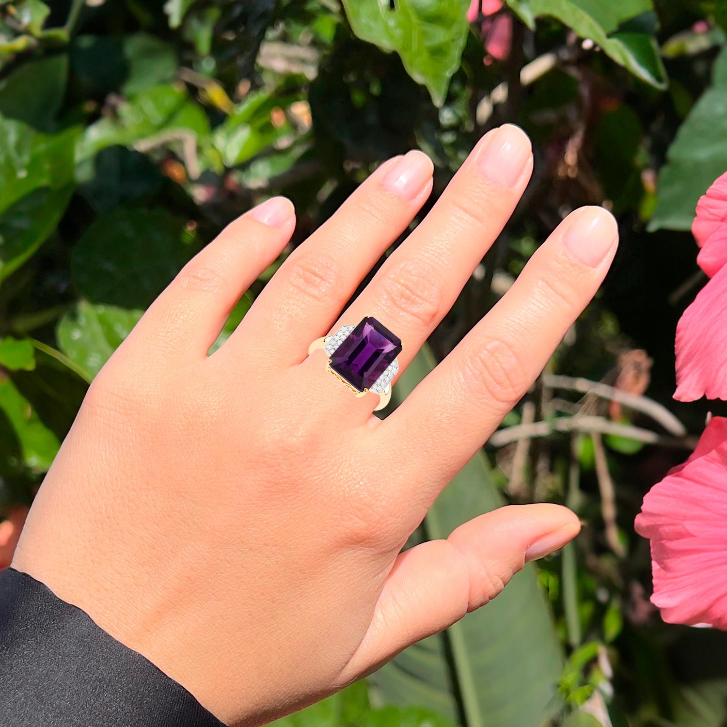 Contemporary Amethyst Ring With Diamonds 7.15 Carats 14K Yellow Gold For Sale