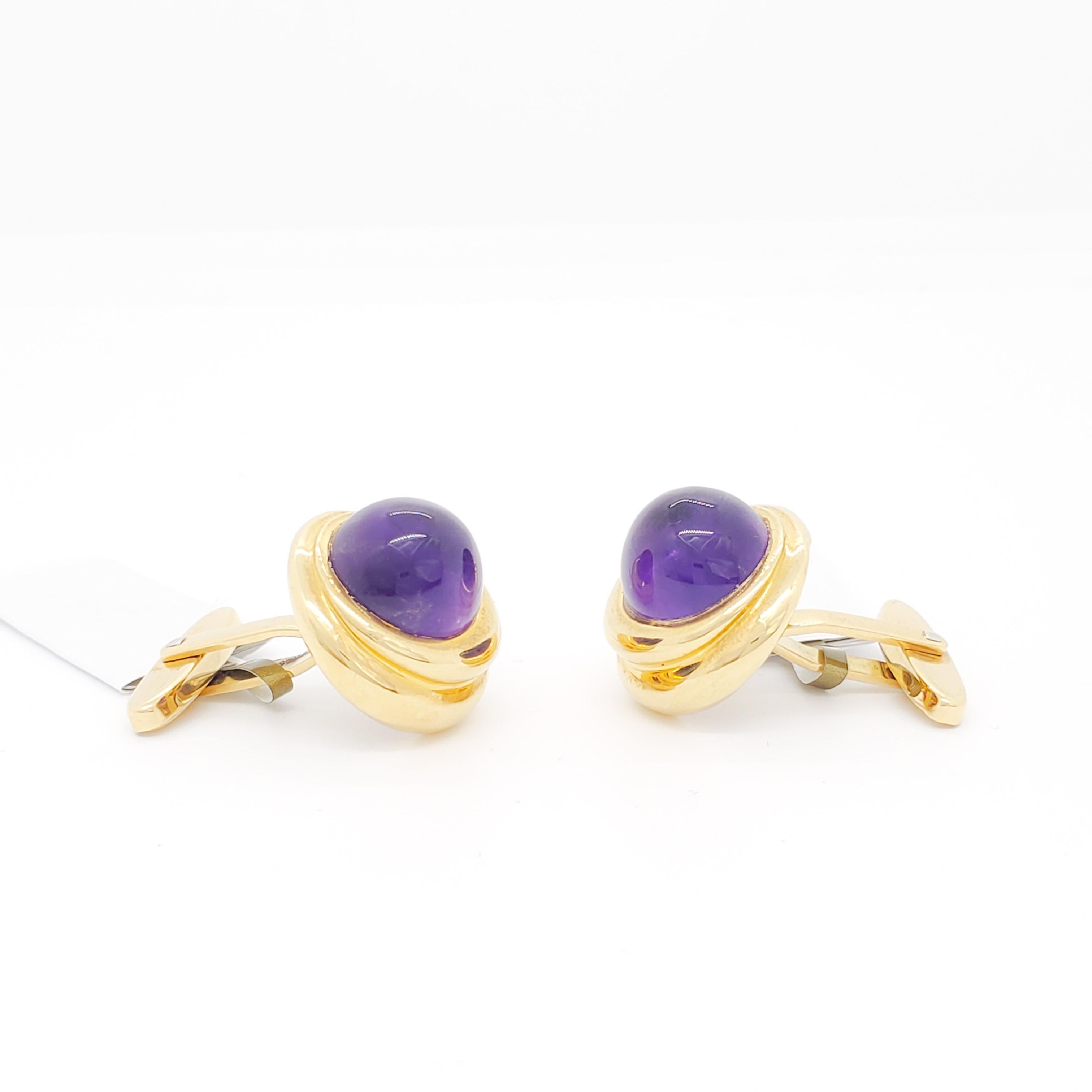 Women's or Men's Amethyst Round Cabochon Cufflinks in 18k Yellow Gold For Sale