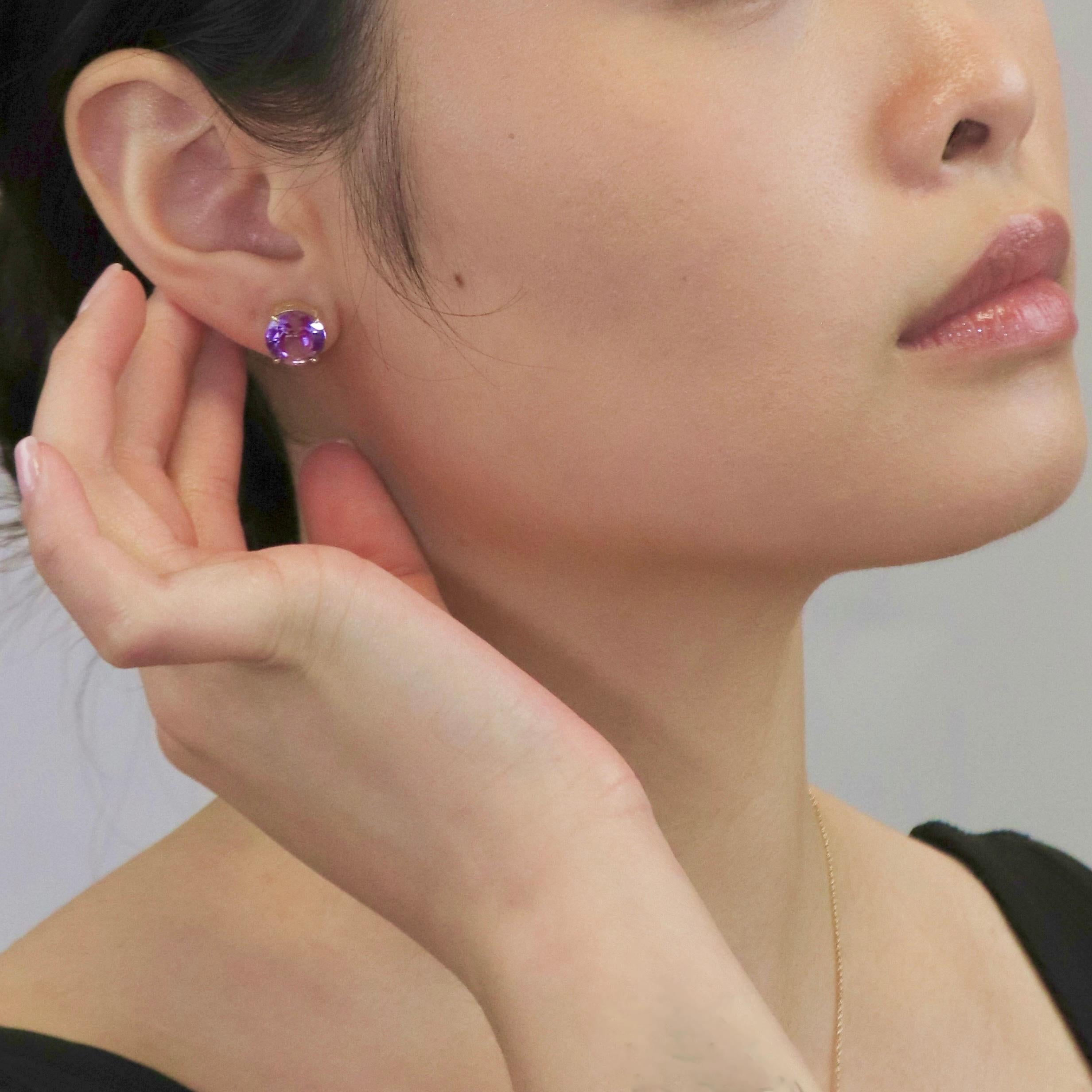 18K Solid Yellow Gold

Natural Amethyst: 10x10mm, 6.2 cts, round shape

Gross weight: 3.2g

This lovely piece features a round shaped natural amethyst, weighing 6.2 carats, measuring 10x10mm and gross weight 3.2g.

The deep purple hue of the