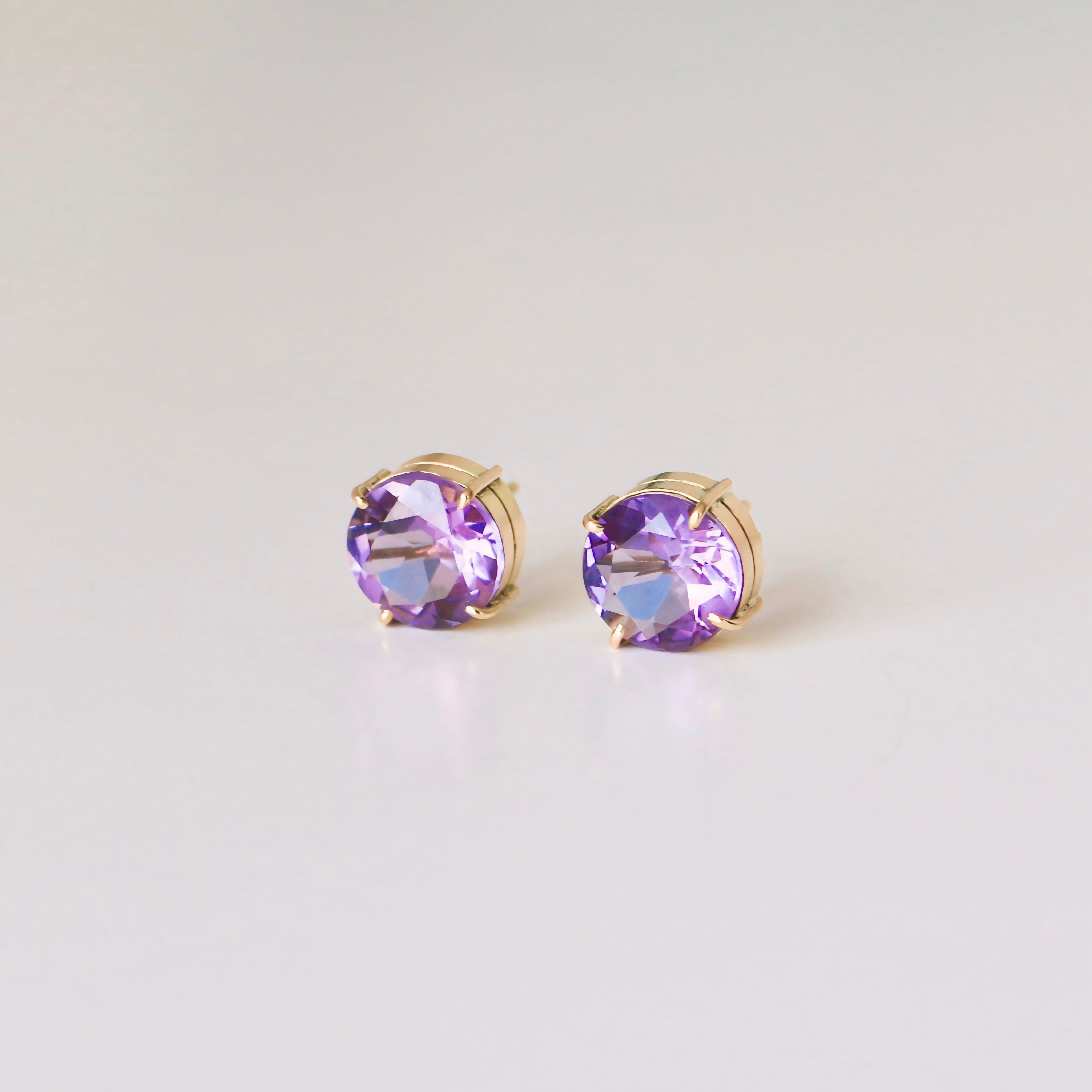 Amethyst Round Earrings  - 18K Solid Yellow Gold For Sale 1