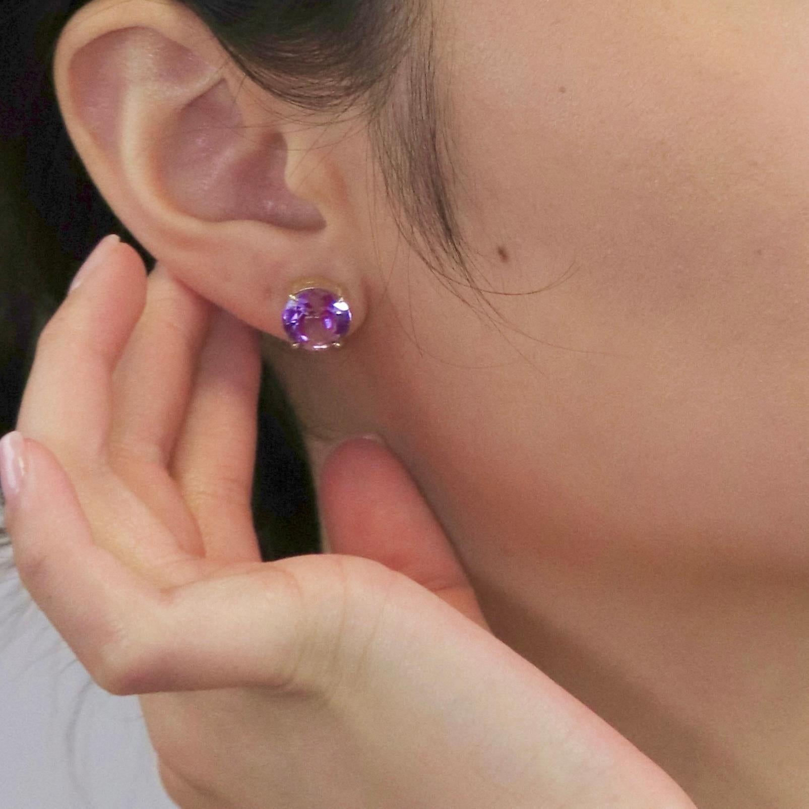 Amethyst Round Earrings  - 18K Solid Yellow Gold For Sale 2
