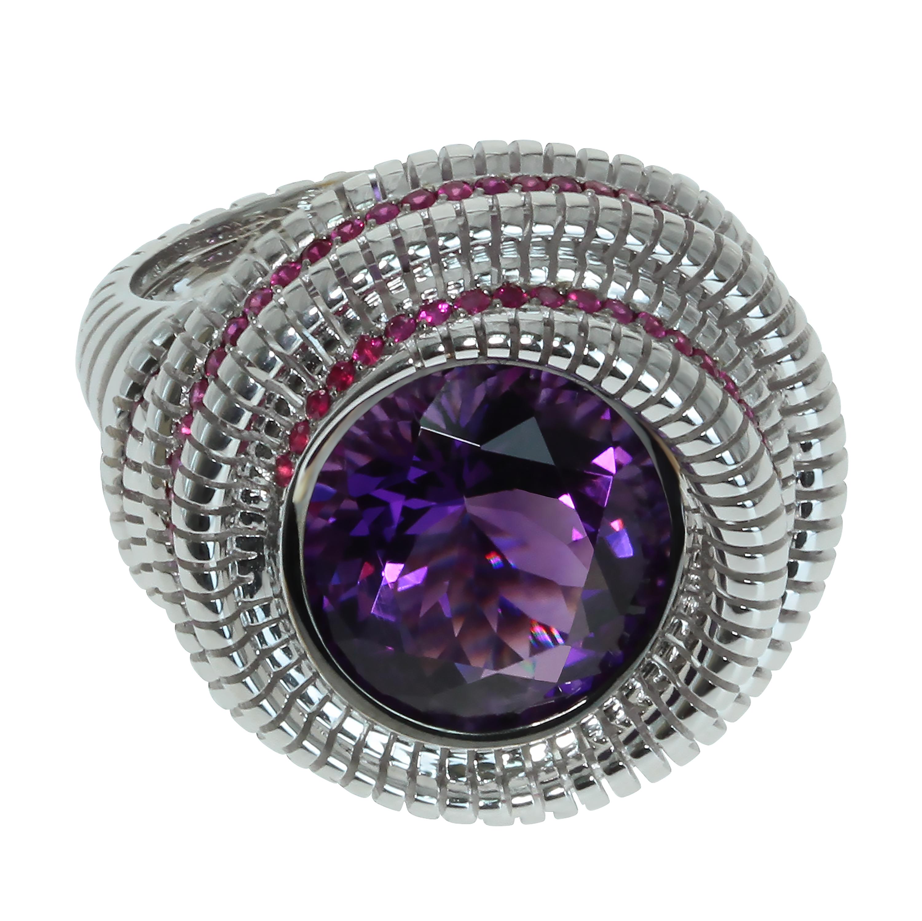 Contemporary Amethyst Ruby 18 Karat White Gold Ring For Sale