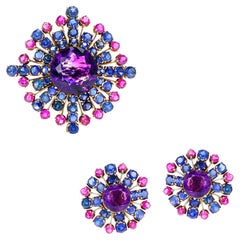 Set aus Ohrring und Brosche mit Amethyst, Saphir und Rubin, 14 Karat Gold 