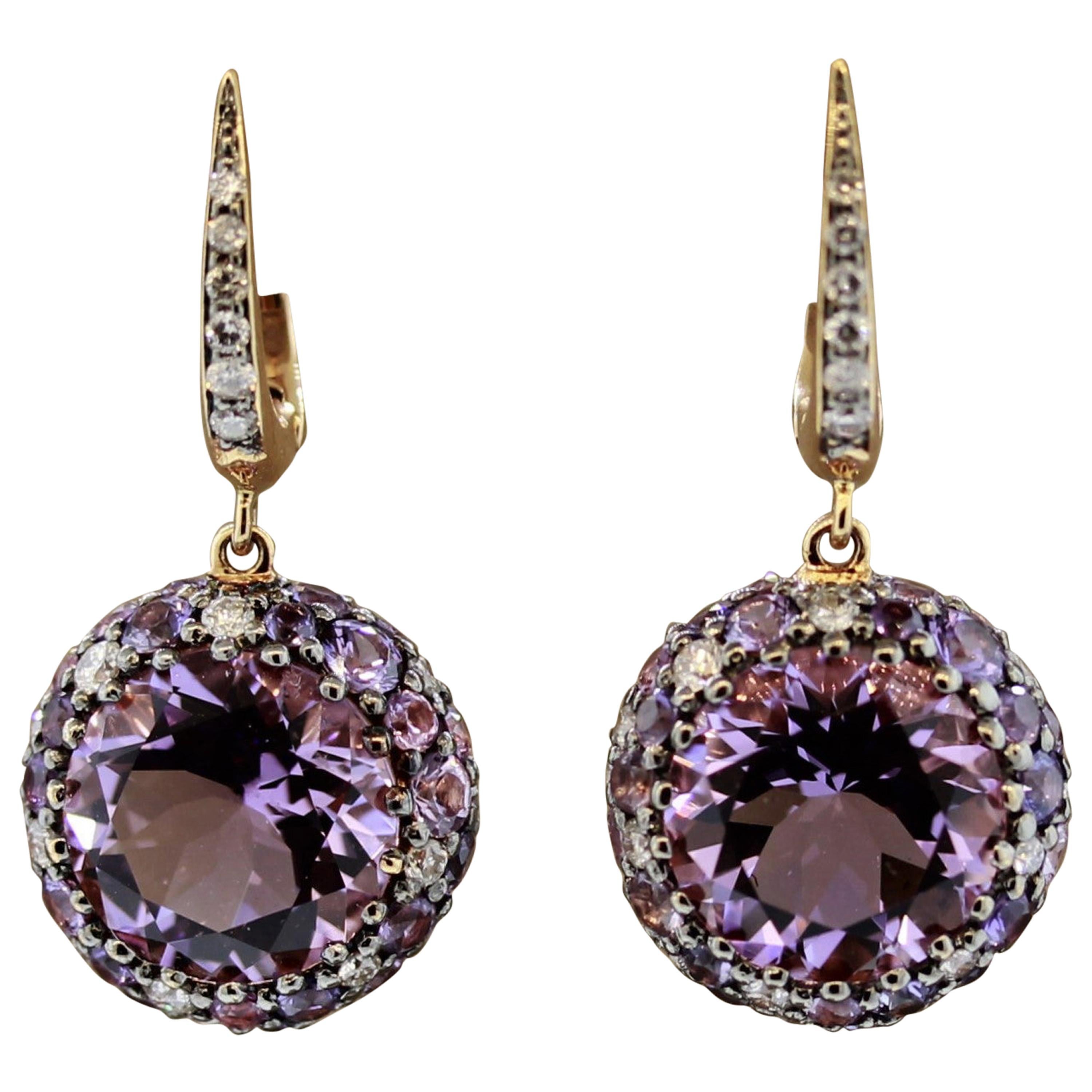 Boucles d'oreilles pendantes en or améthyste saphir diamant