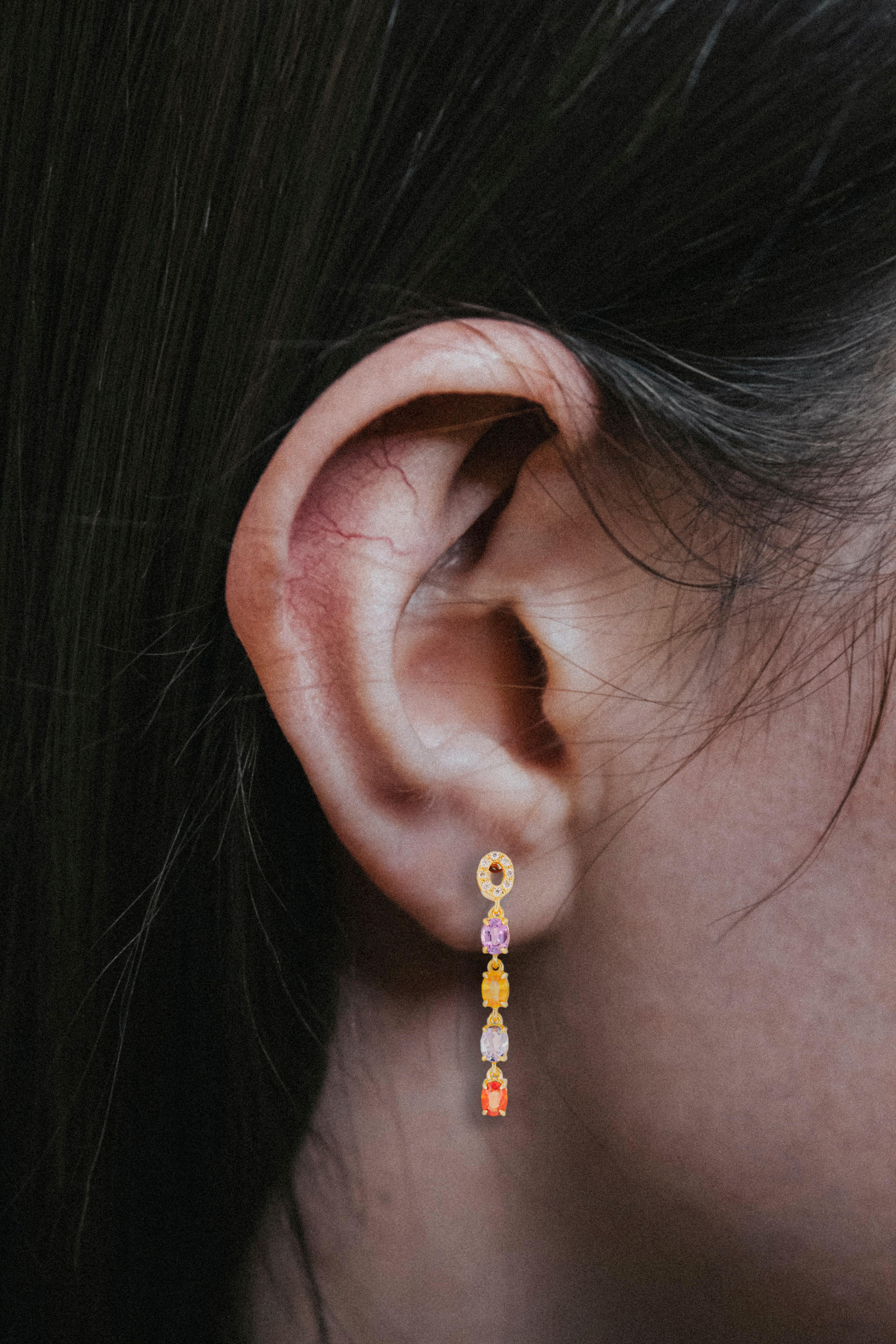 Boucles d'oreilles en or 14k avec améthyste, saphir, tanzanite et diamants.  en vente 3