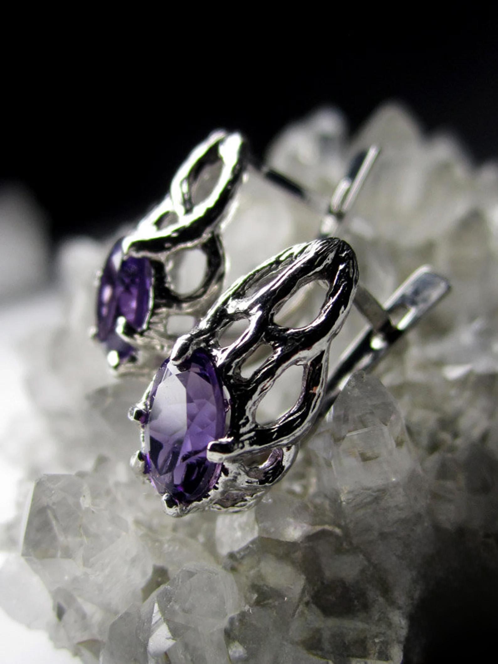 Taglio ovale Orecchini d'argento di ametista Nature Viola Gemma Unisex Jewell in vendita