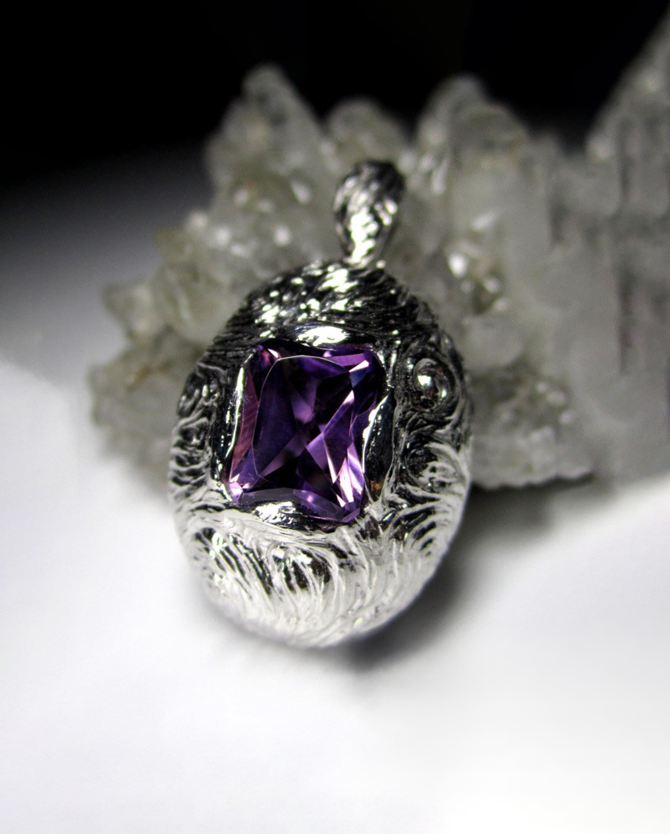 Handcrafted Silver Pendant with Natural Amethyst in Emerald Cut
This meticulously handcrafted pendant features a stunning natural Amethyst in an elegant emerald cut, sourced from the prestigious mines of Uruguay. The striking gemstone, with its
