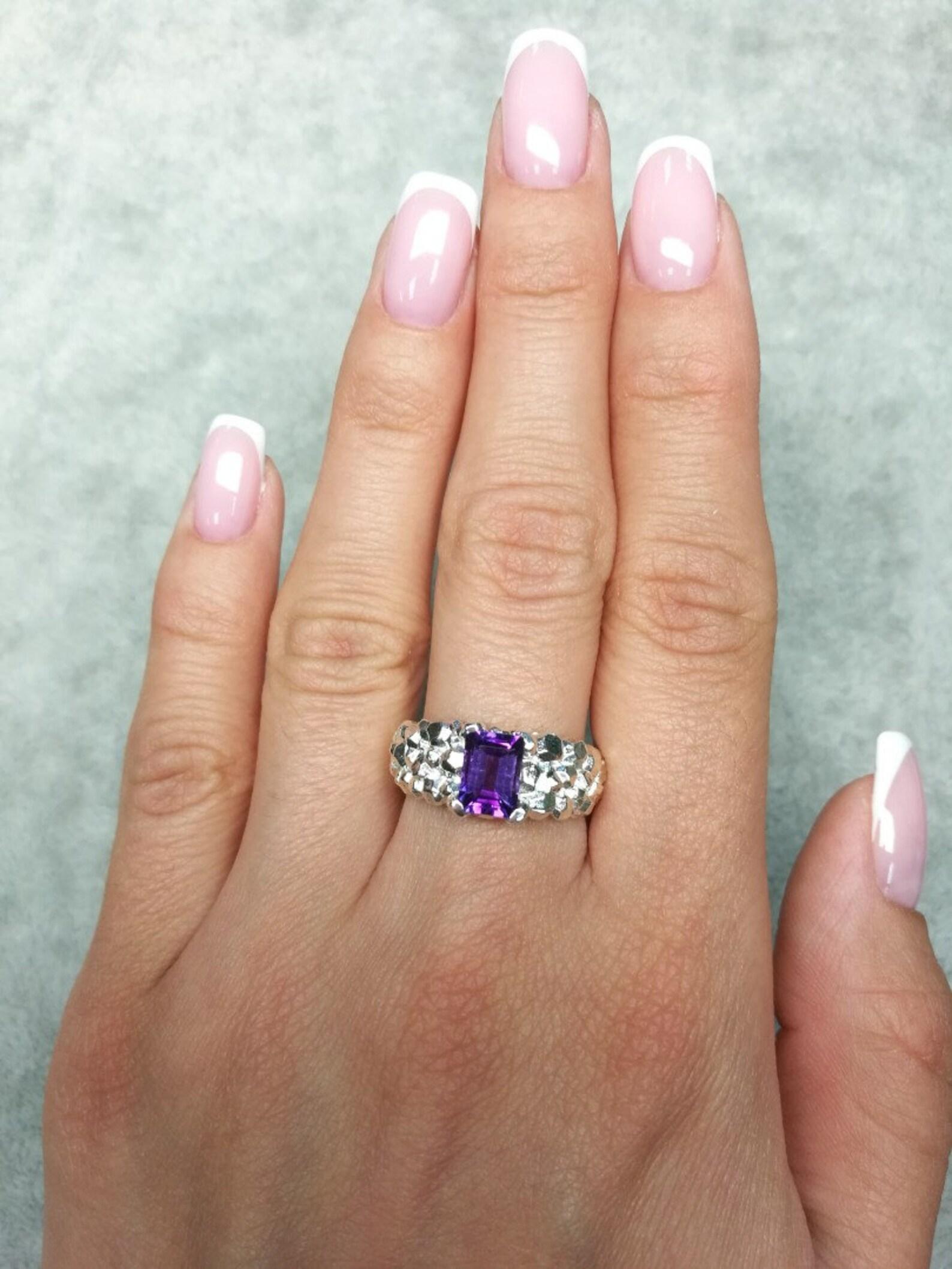Taglio baguette Anello d'argento con ametista, viola naturale, di qualità fine e magica, regalo in stile vintage in vendita