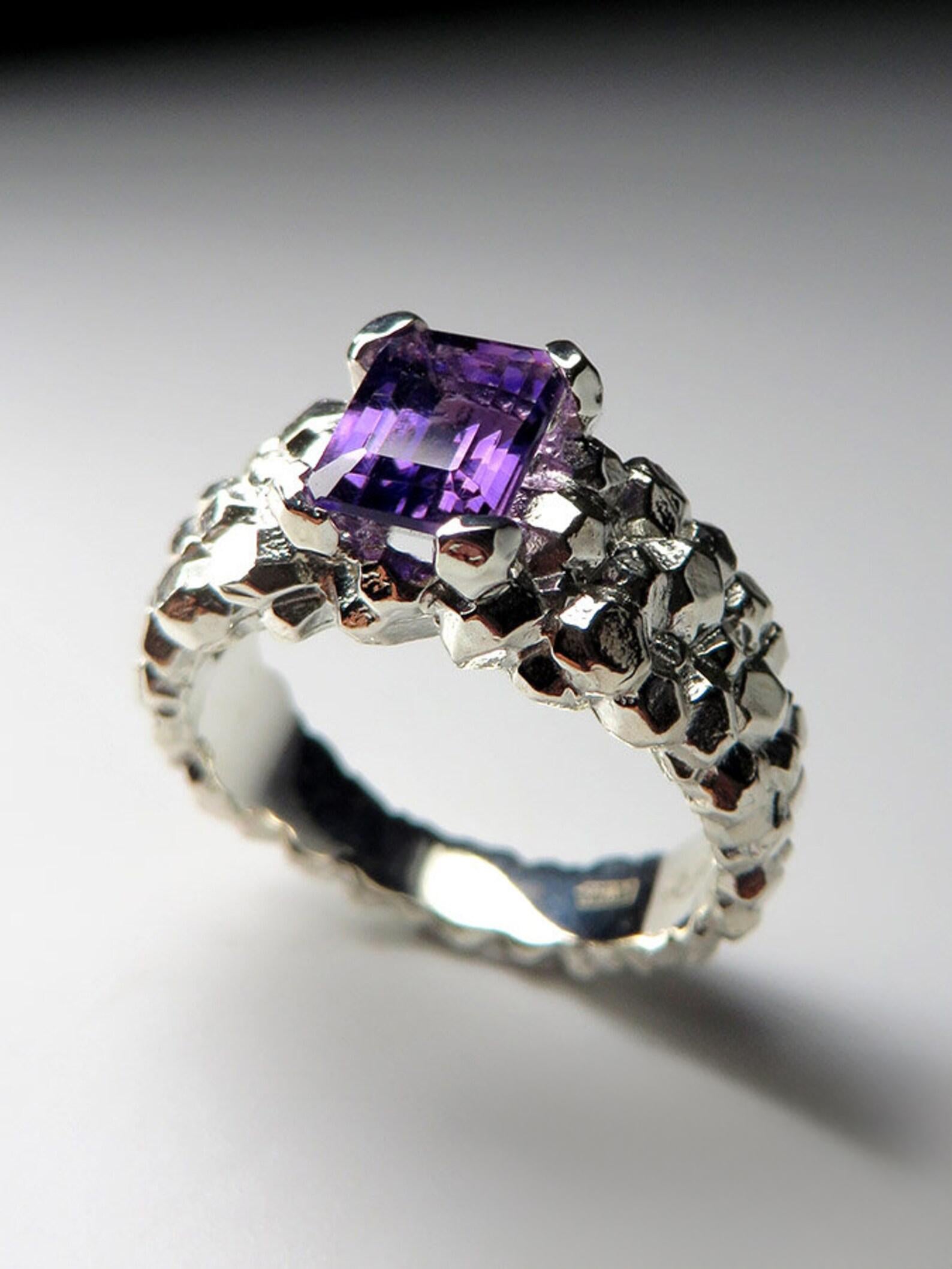 Anello d'argento con ametista, viola naturale, di qualità fine e magica, regalo in stile vintage in vendita 1