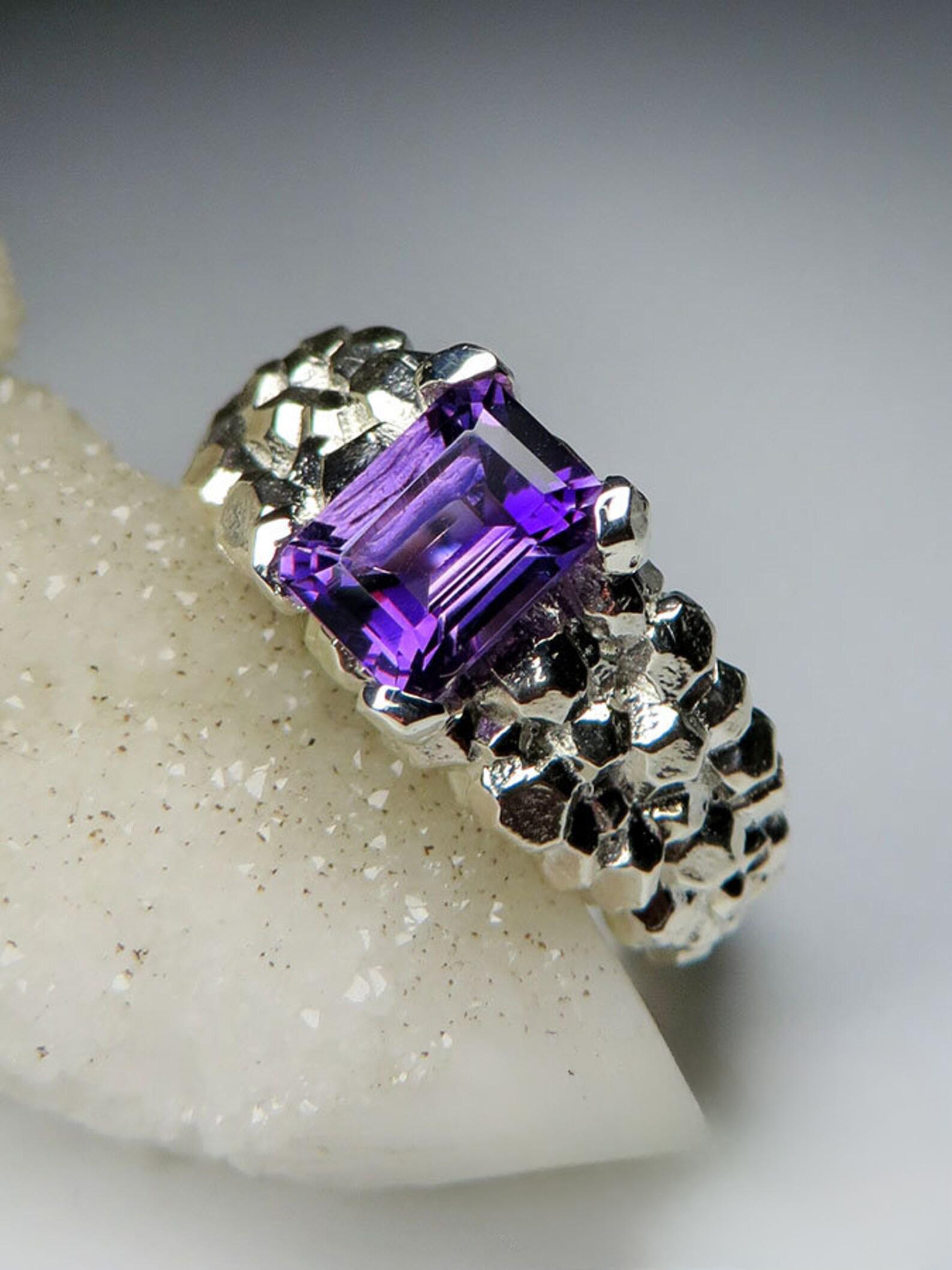 Anello d'argento con ametista, viola naturale, di qualità fine e magica, regalo in stile vintage in vendita 3