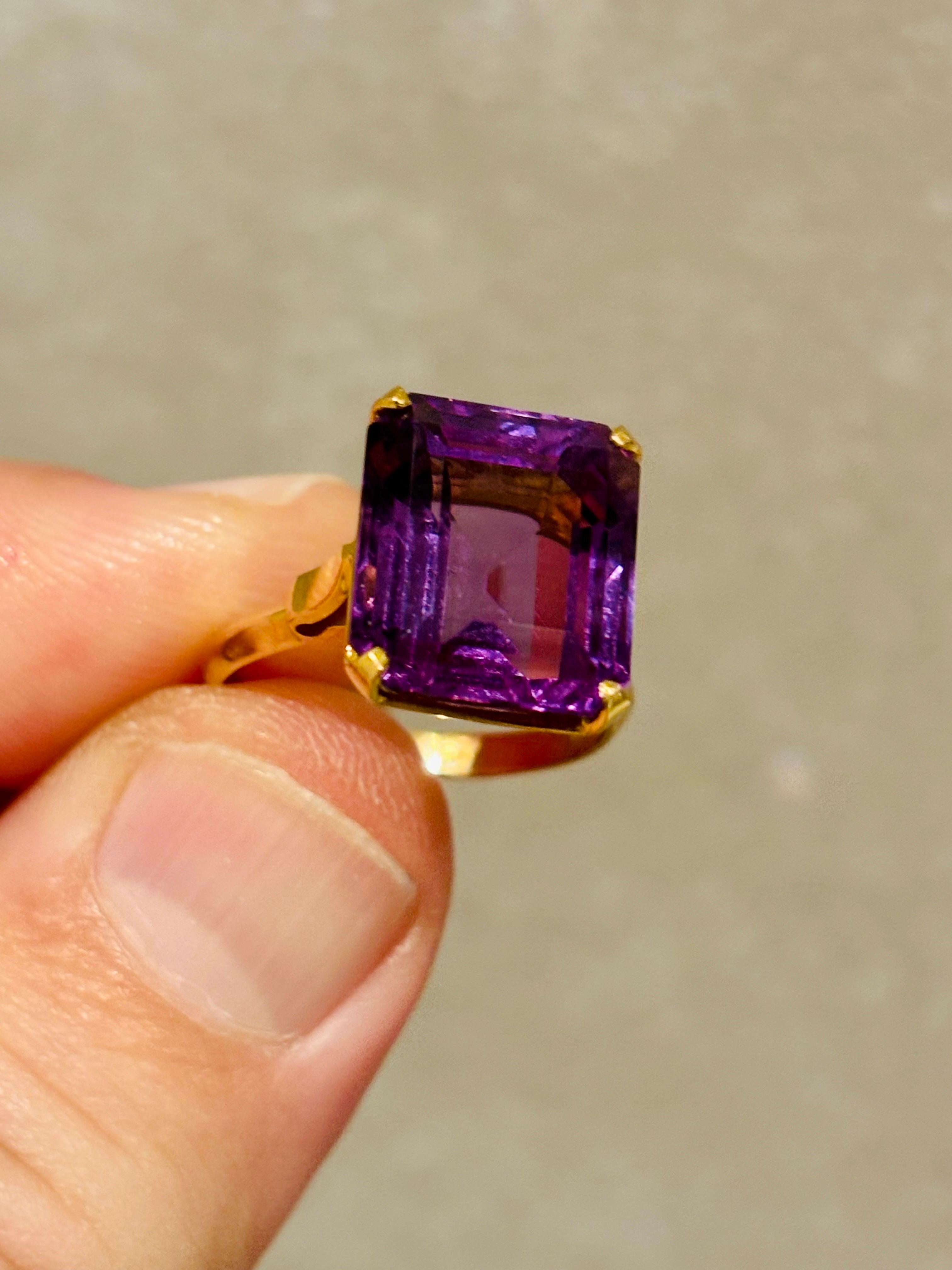 AMETHYST SOLITAIRE RING 22K Gold, 12 Carat Stone (Retro) im Angebot