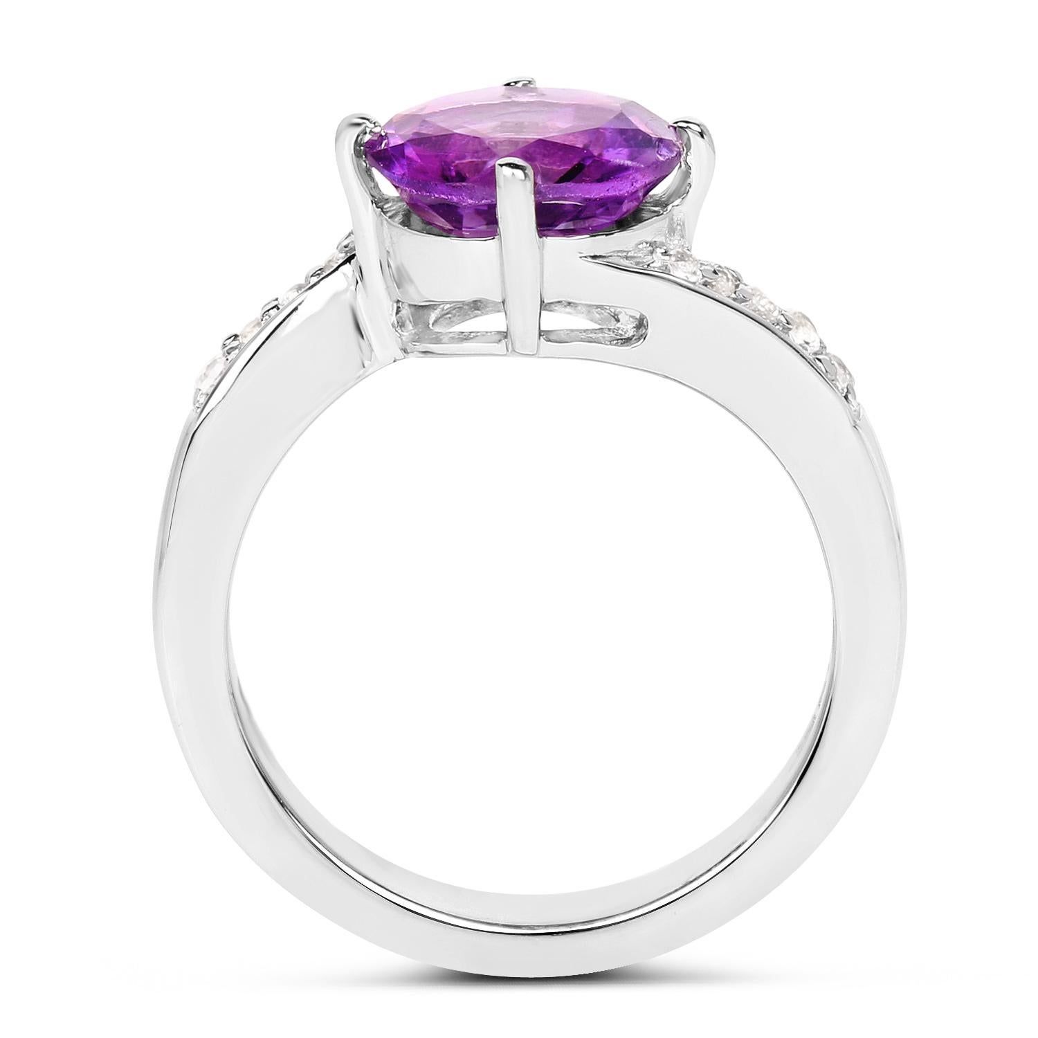 Amethyst Solitaire Ring White Topaz Setting 2.52 Carats In Excellent Condition For Sale In Aliso Viejo, CA