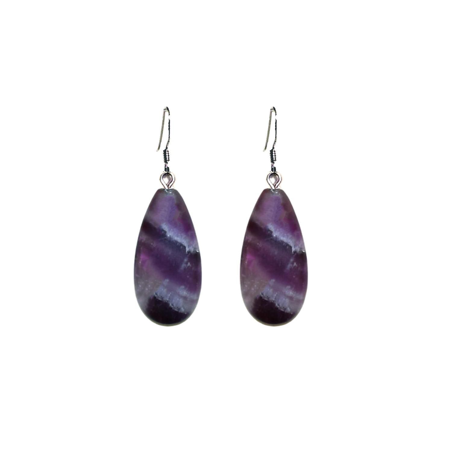 Add a touch of elegance to your jewelry collection with our Amethyst Sterling Silver Earrings, a perfect blend of timeless beauty and modern sophistication. These exquisite earrings feature dazzling amethyst gemstones, each cut to showcase their