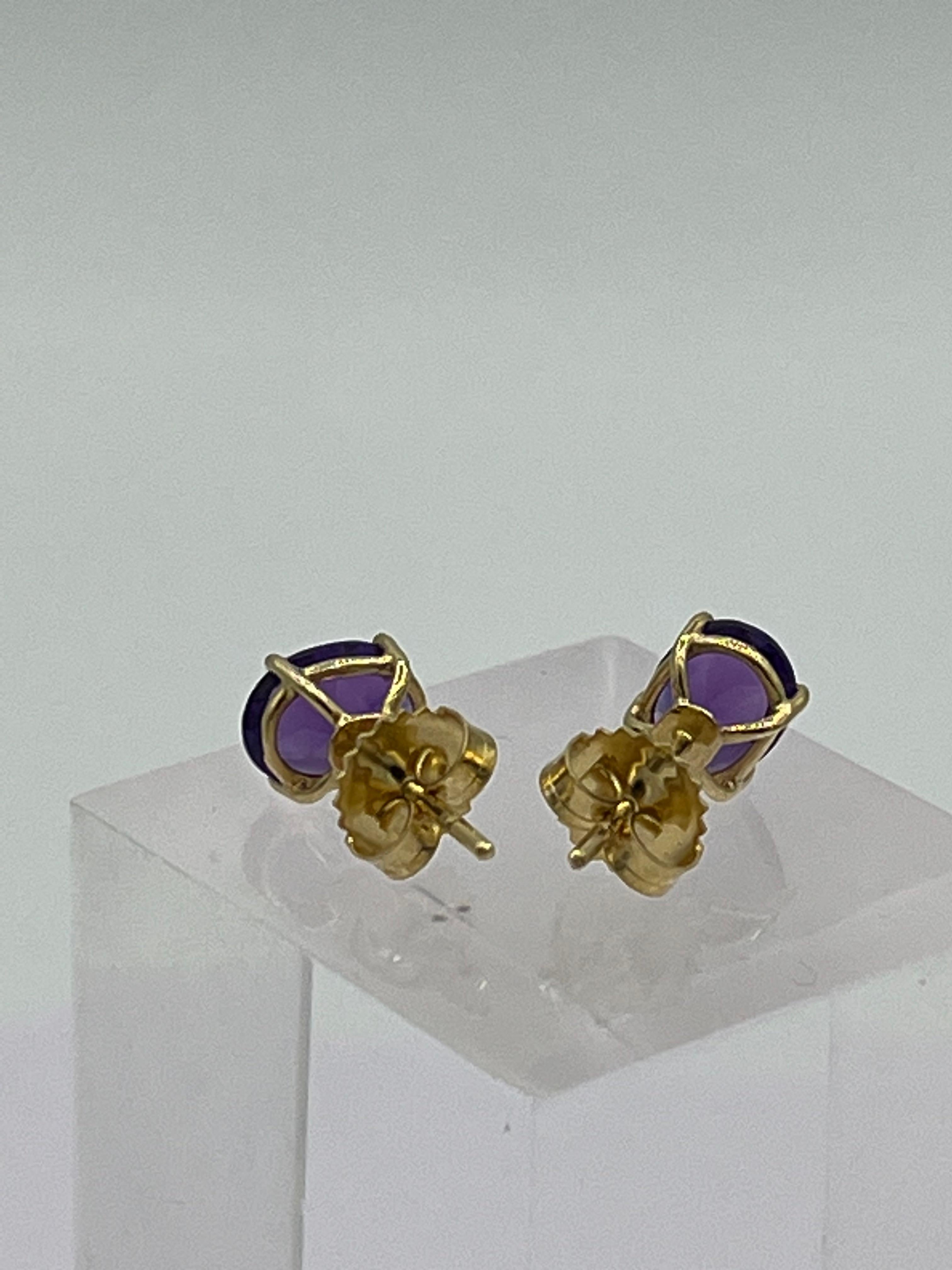 Amethyst Stud Earrings 18 K Gold In New Condition For Sale In Bad Kissingen, DE