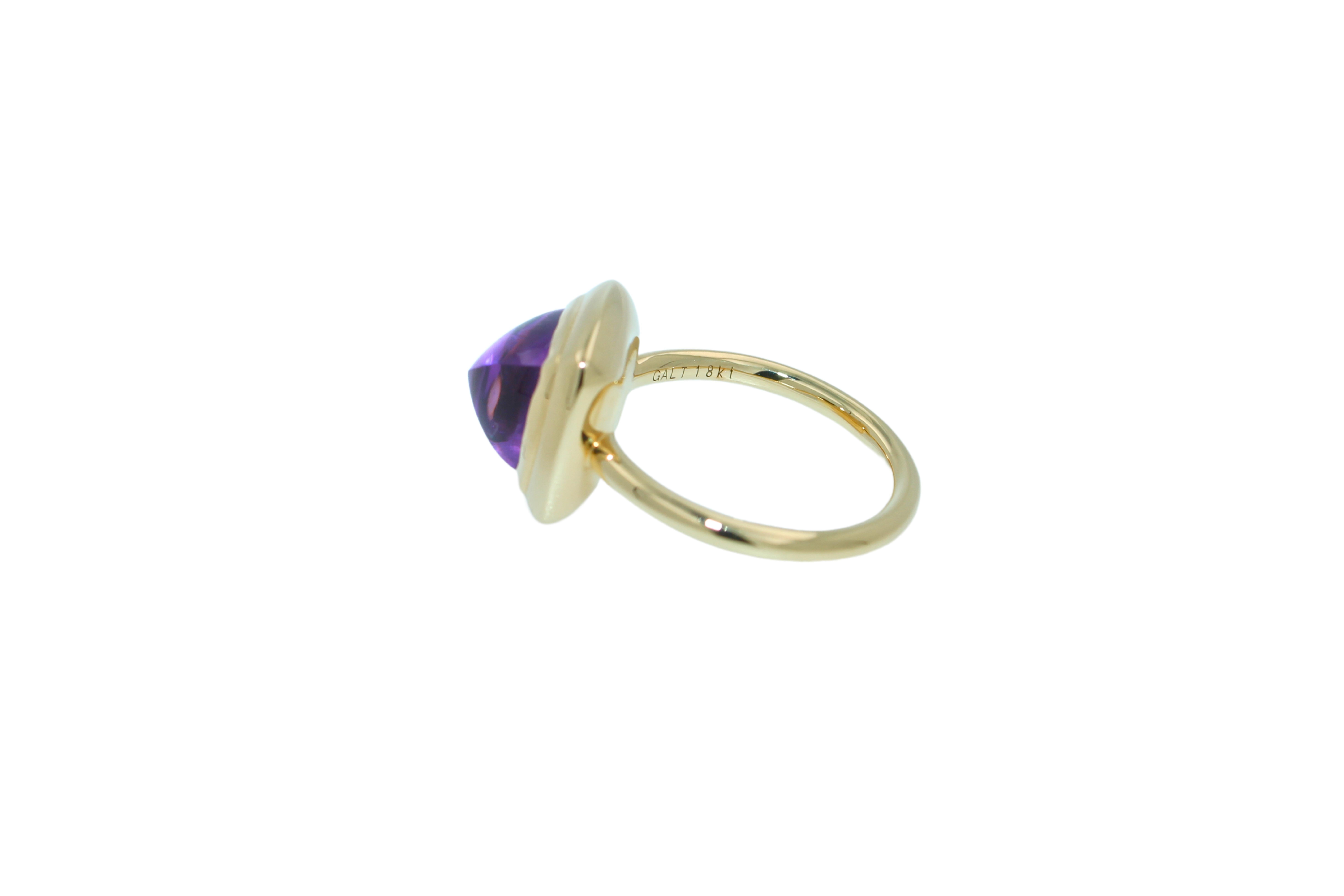 Amethyst Sugarloaf Cabochon Mountain Pyramid Cone Cocktail 18K Yellow Gold Ring In New Condition For Sale In Oakton, VA