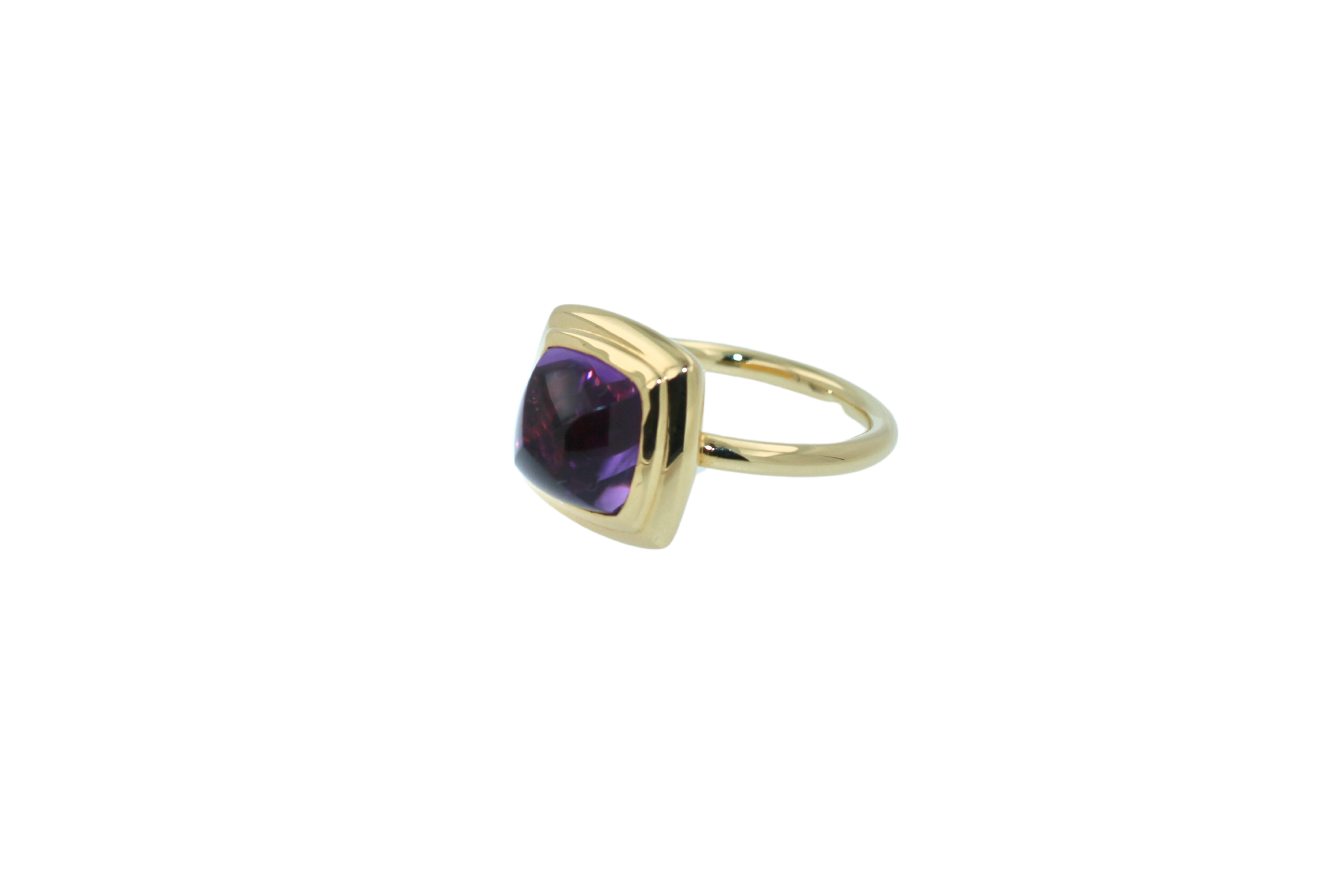 Women's or Men's Amethyst Sugarloaf Cabochon Mountain Pyramid Cone Cocktail 18K Yellow Gold Ring For Sale