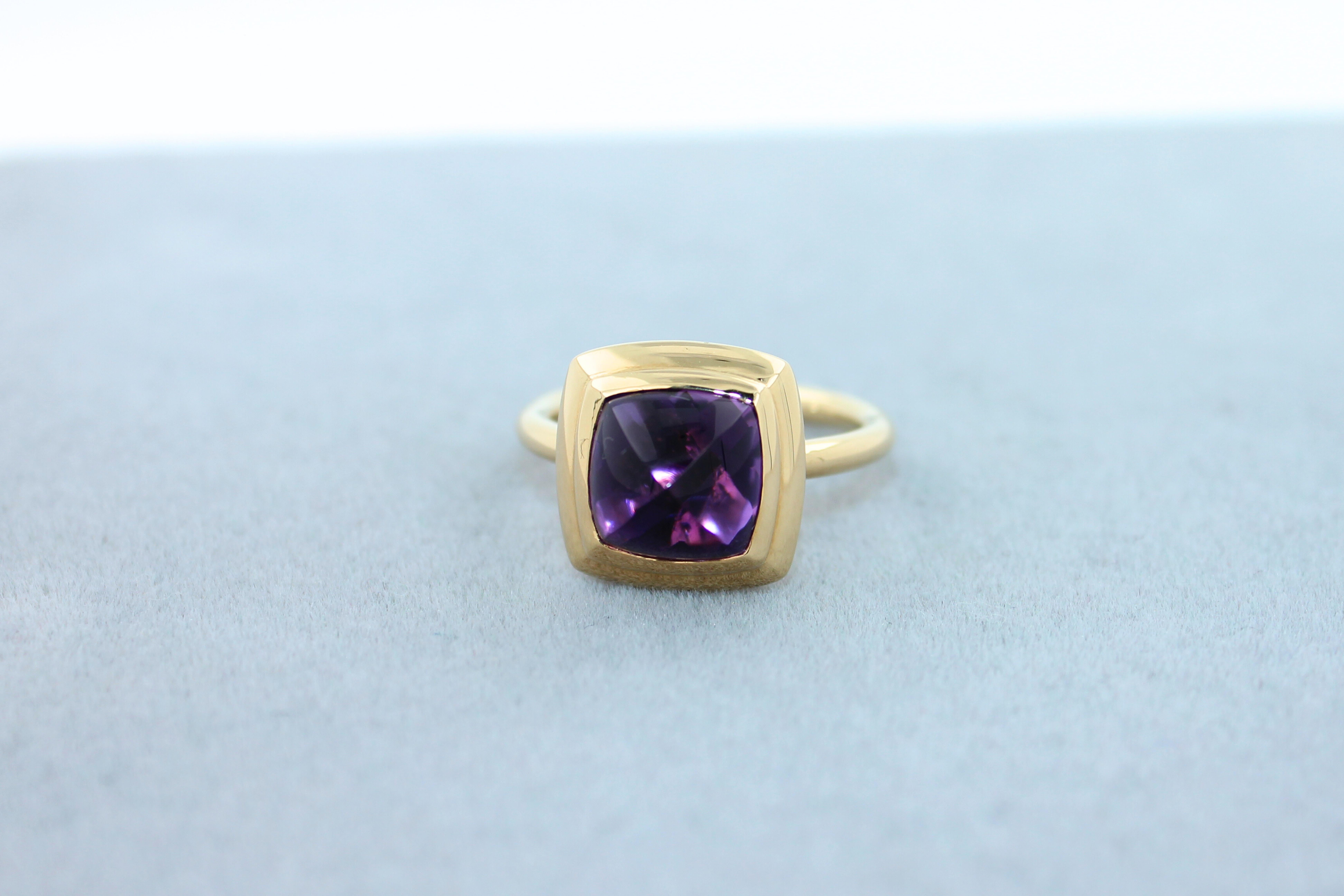 Amethyst Sugarloaf Cabochon Mountain Pyramid Cone Cocktail 18K Yellow Gold Ring For Sale 2