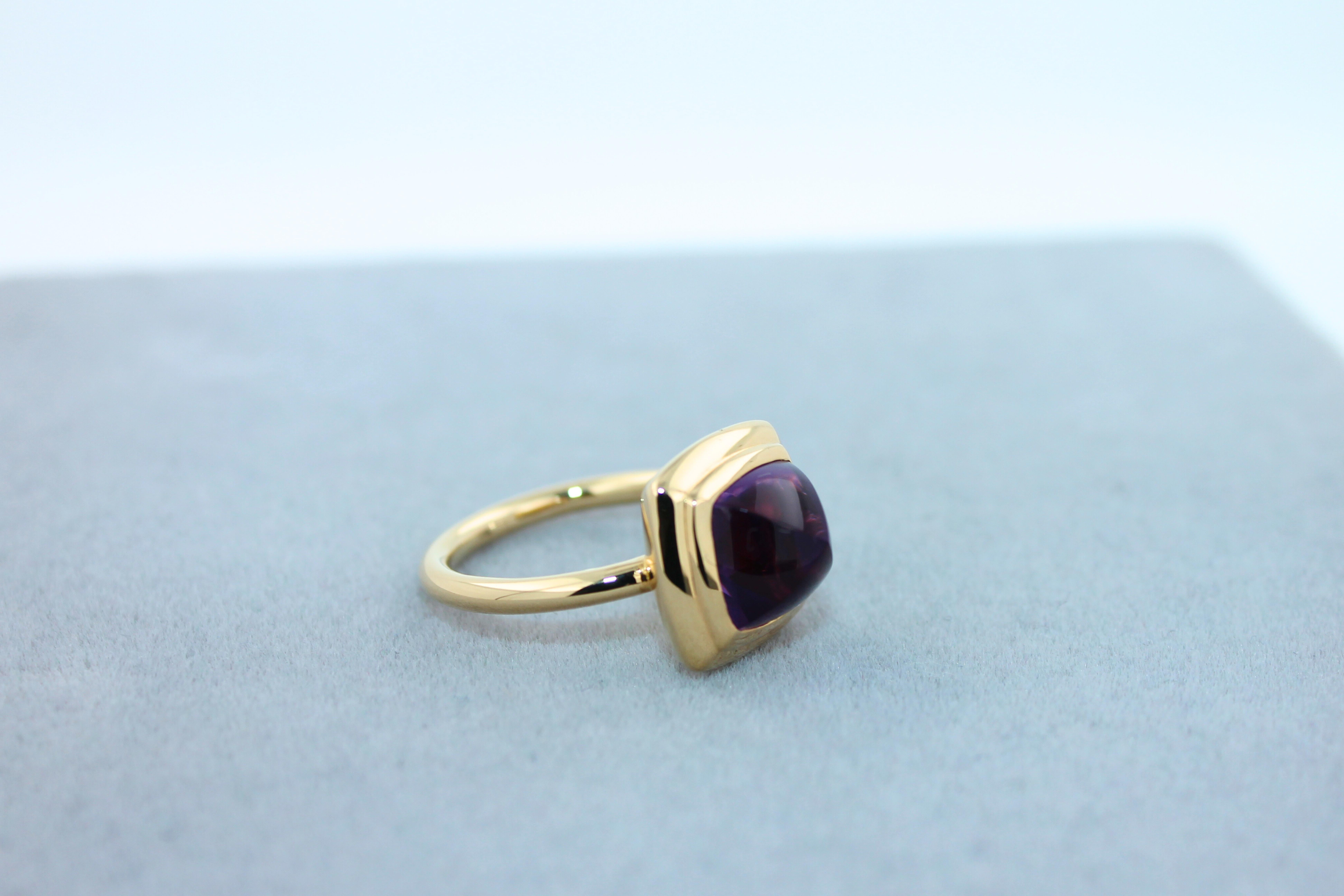 Amethyst Sugarloaf Cabochon Mountain Pyramid Cone Cocktail 18K Yellow Gold Ring For Sale 4
