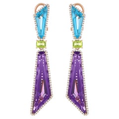 Pendiente de amatista, topacio azul suizo, peridoto y diamantes engastados en oro rosa de 14k