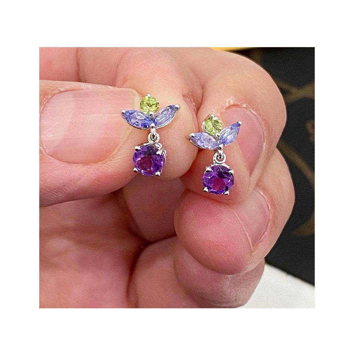 Round Cut Amethyst, Tanzanite, and Peridot Flower Dangle Earrings in 14k White Gold For Sale