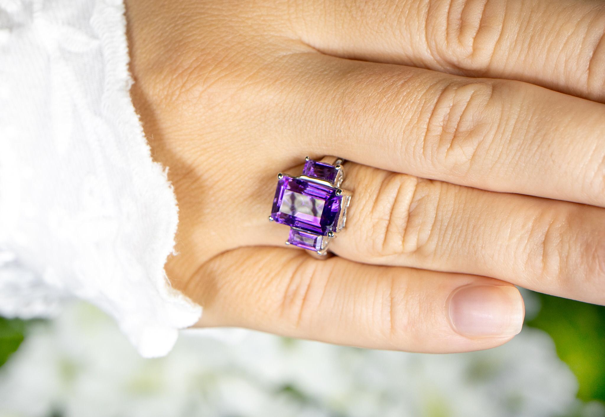 Contemporain Bague à trois pierres 4,65 carats en vente