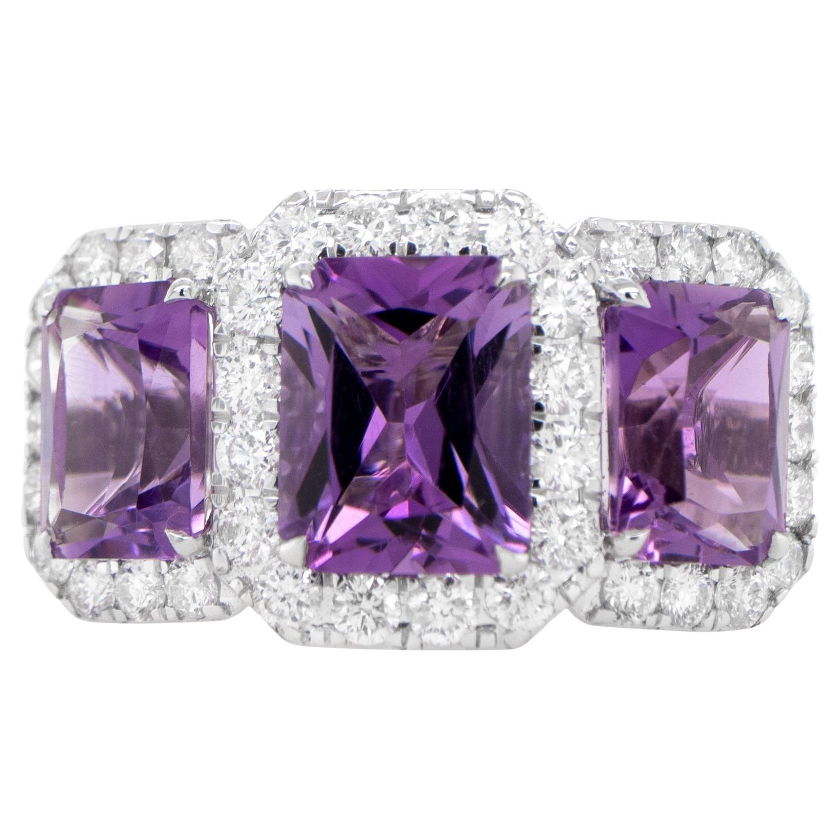 Anillo Amatista Tres Piedras Engaste Diamante 6,63 Quilates Oro 18K en venta