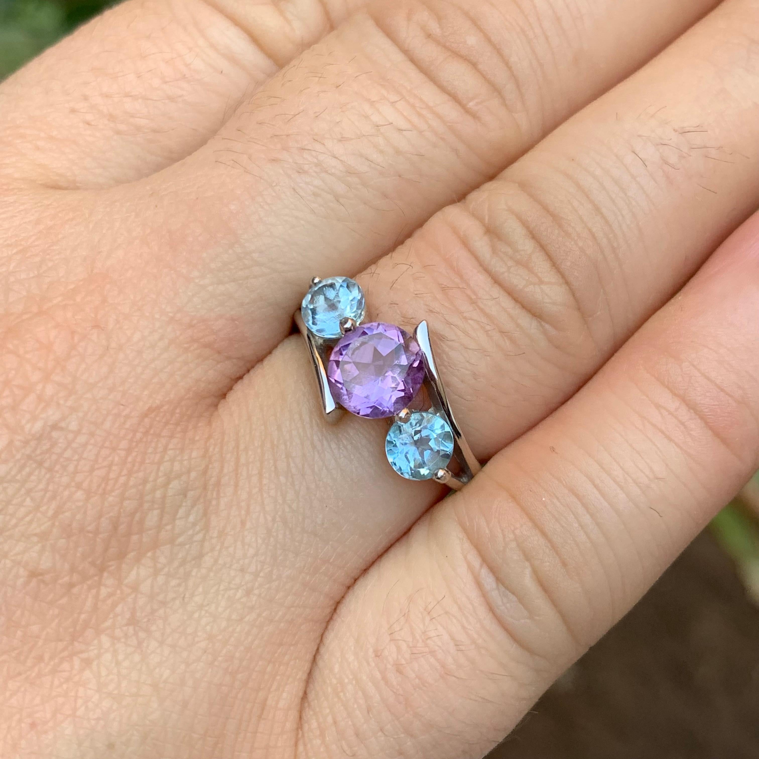 Anello di ametista e topazio 925 in argento sterling fatto a mano con gemme rotonde viola e blu cielo in vendita 4