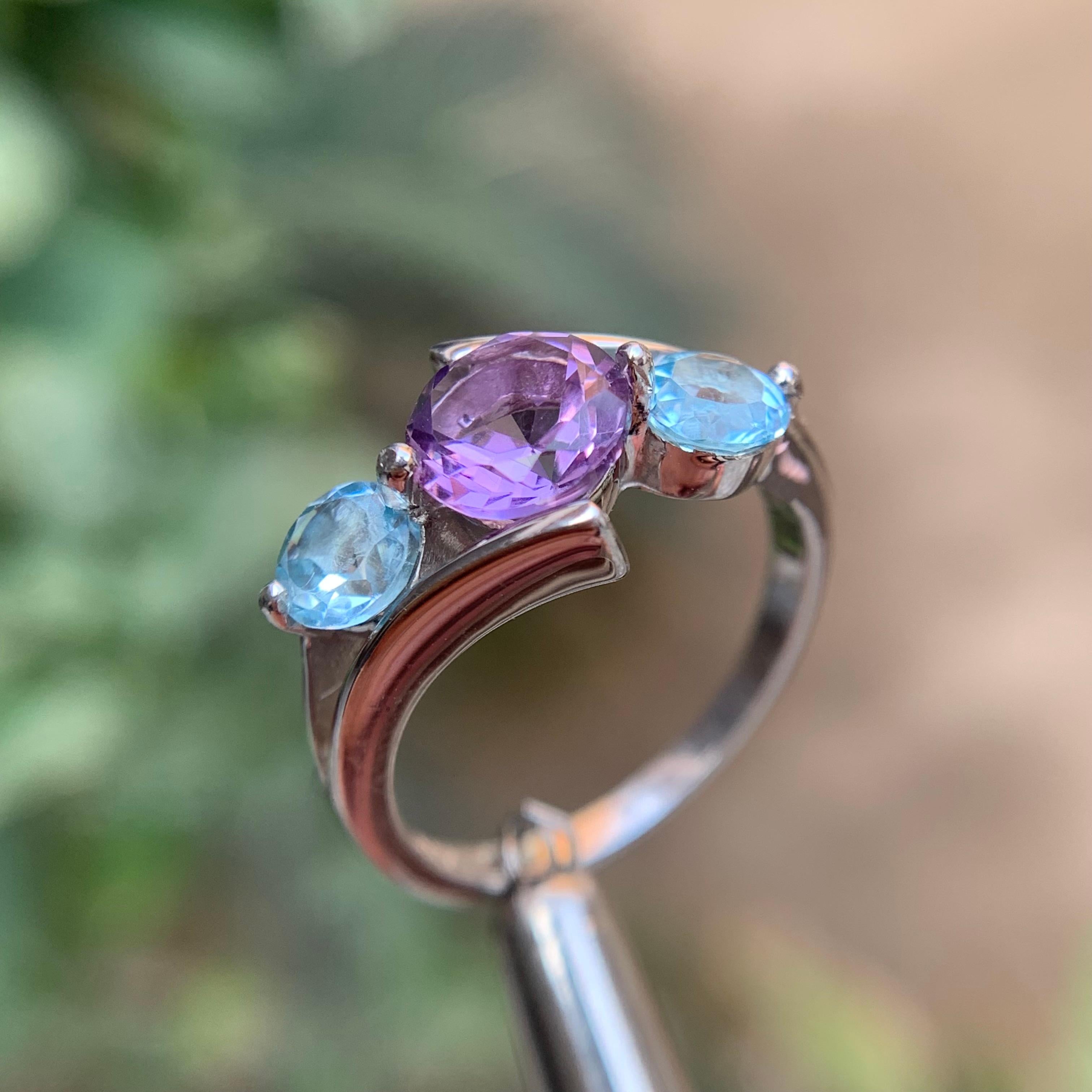 Anello di ametista e topazio 925 in argento sterling fatto a mano con gemme rotonde viola e blu cielo In condizioni Nuovo in vendita a Peshawar, PK