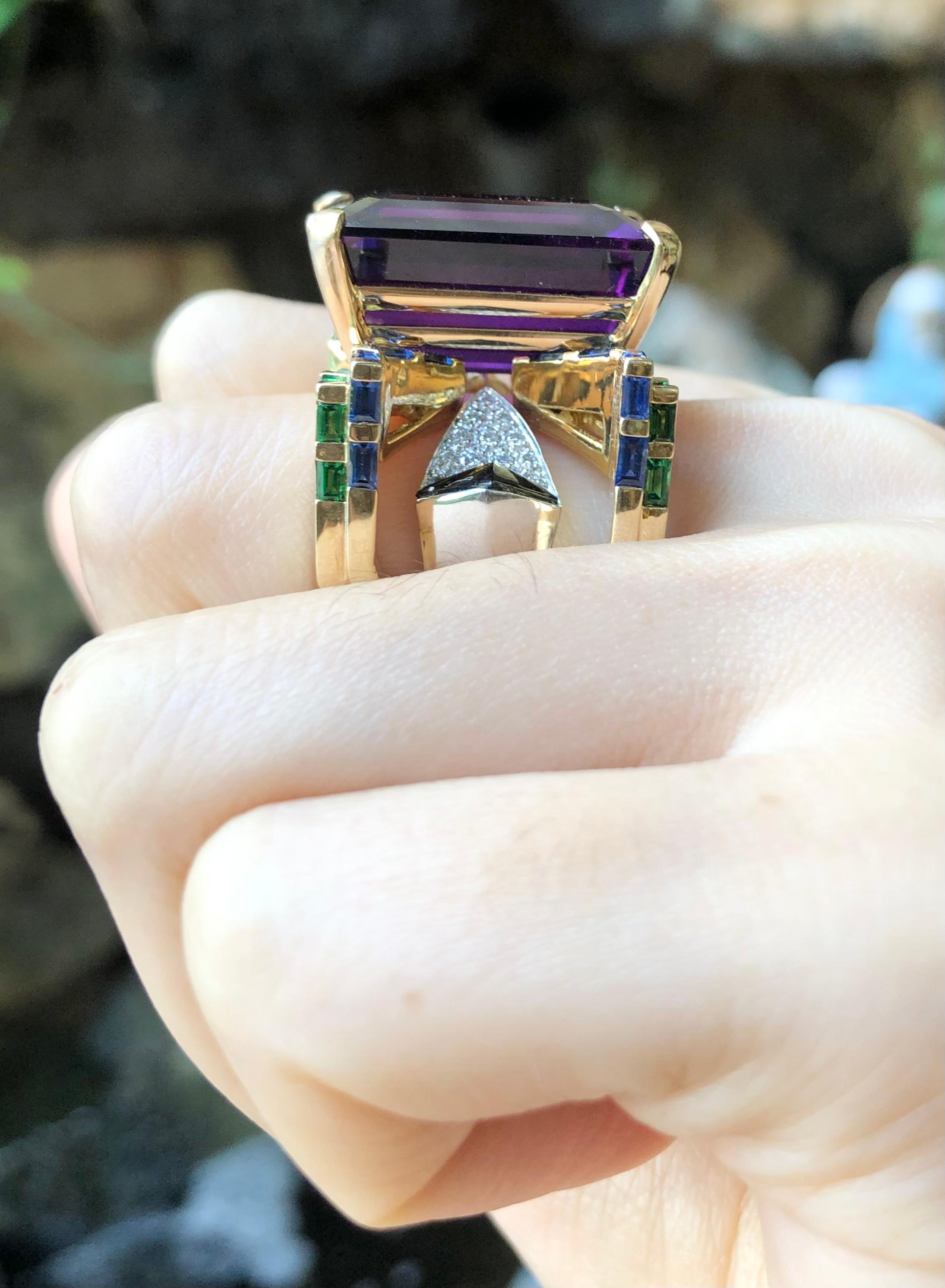 Ring mit Amethyst, Tsavorit, blauem Saphir und Diamant in 18 Karat Goldfassung (Zeitgenössisch) im Angebot