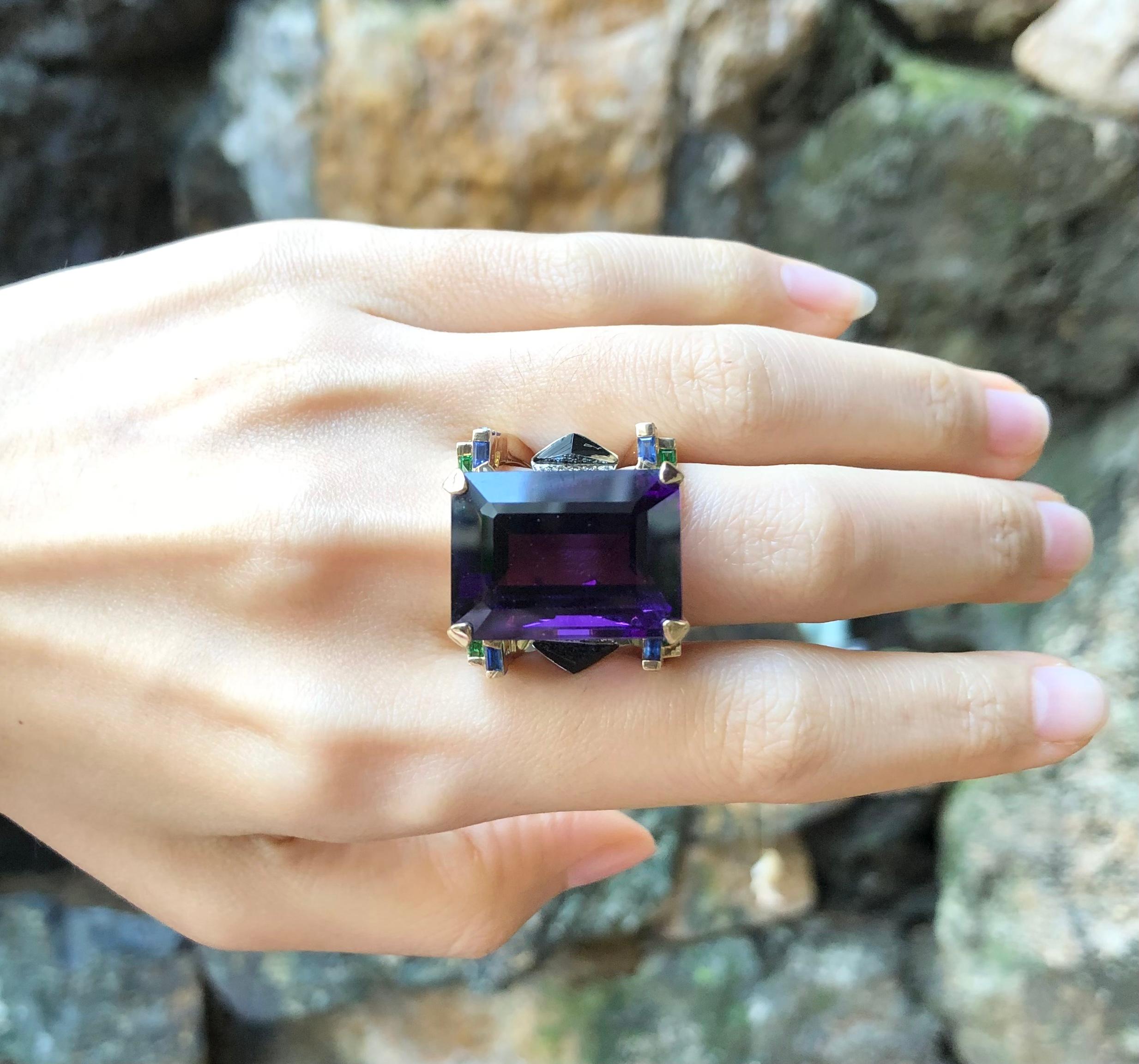 Ring mit Amethyst, Tsavorit, blauem Saphir und Diamant in 18 Karat Goldfassung im Angebot 2