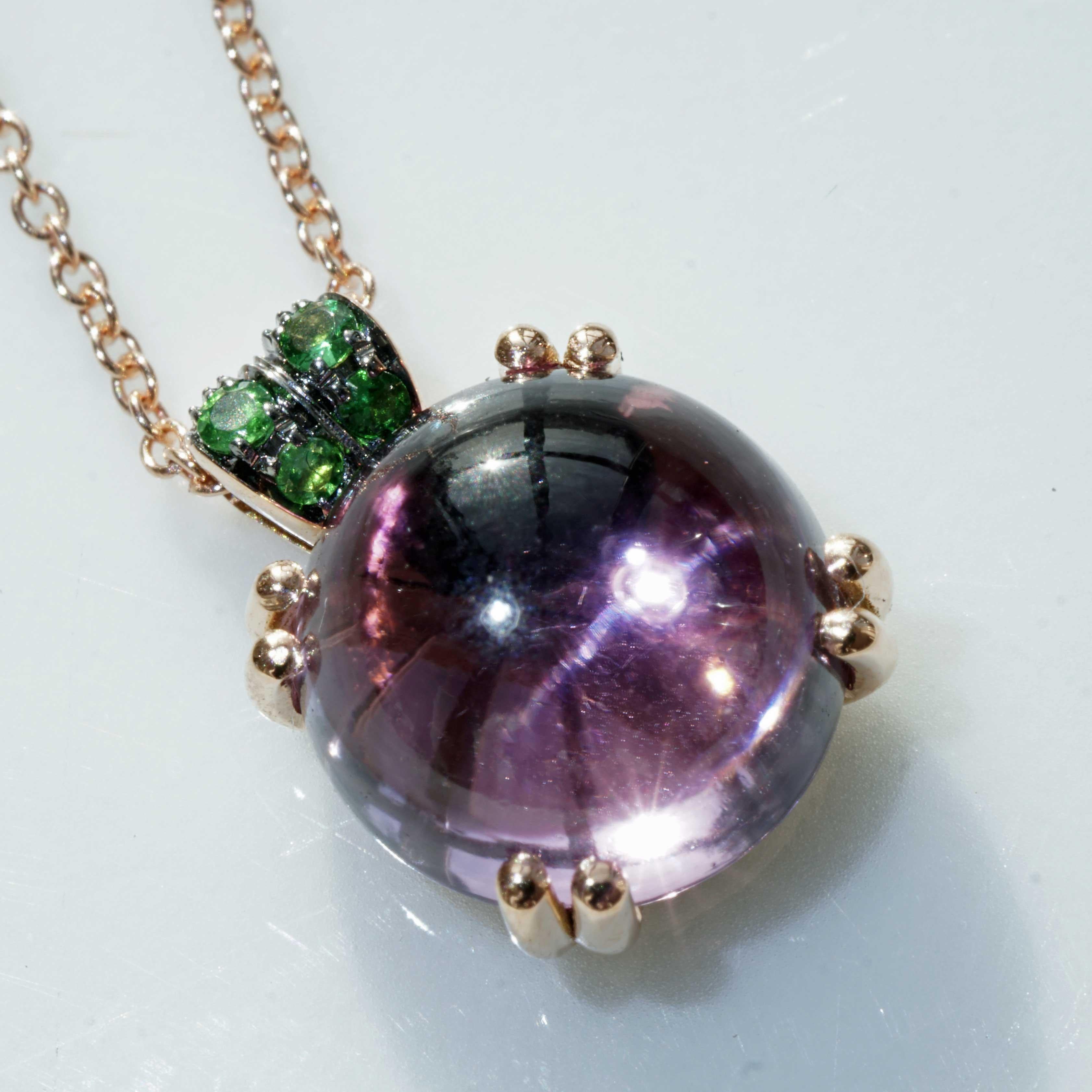 Sweet bubble necklace with 10 mm large amethyst in fine color quality, approx. 3.45 ct, solid modern crab setting with long double crabs, pendant eye set with four green tsavorites totaling approx. 0.04 ct, fine anchor chain with 0.8 mm diameter,
