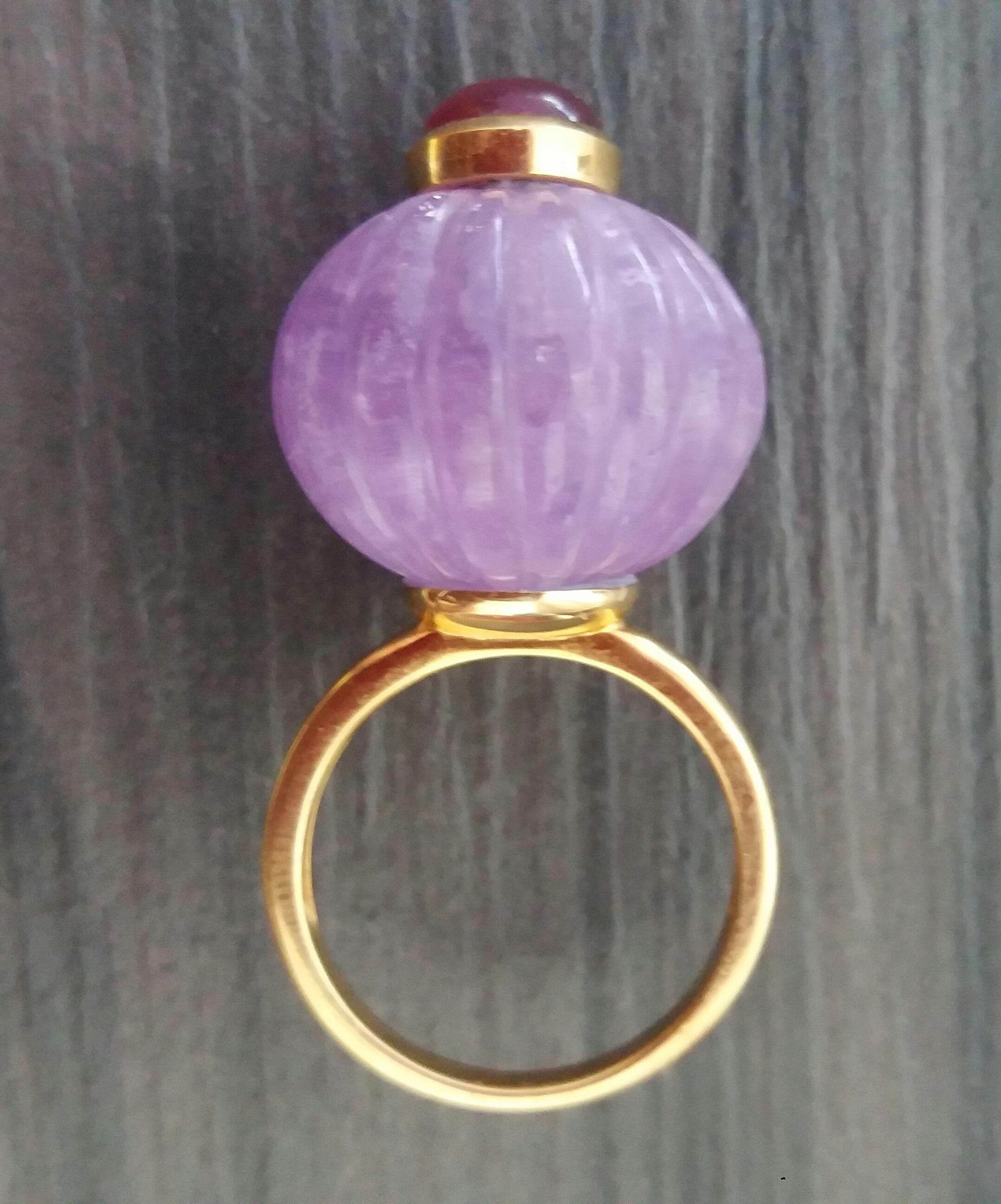 Natural Carved Amethyst Ball Ruby Cabochon 14 Karat Yellow Gold Cocktail Ring For Sale 4