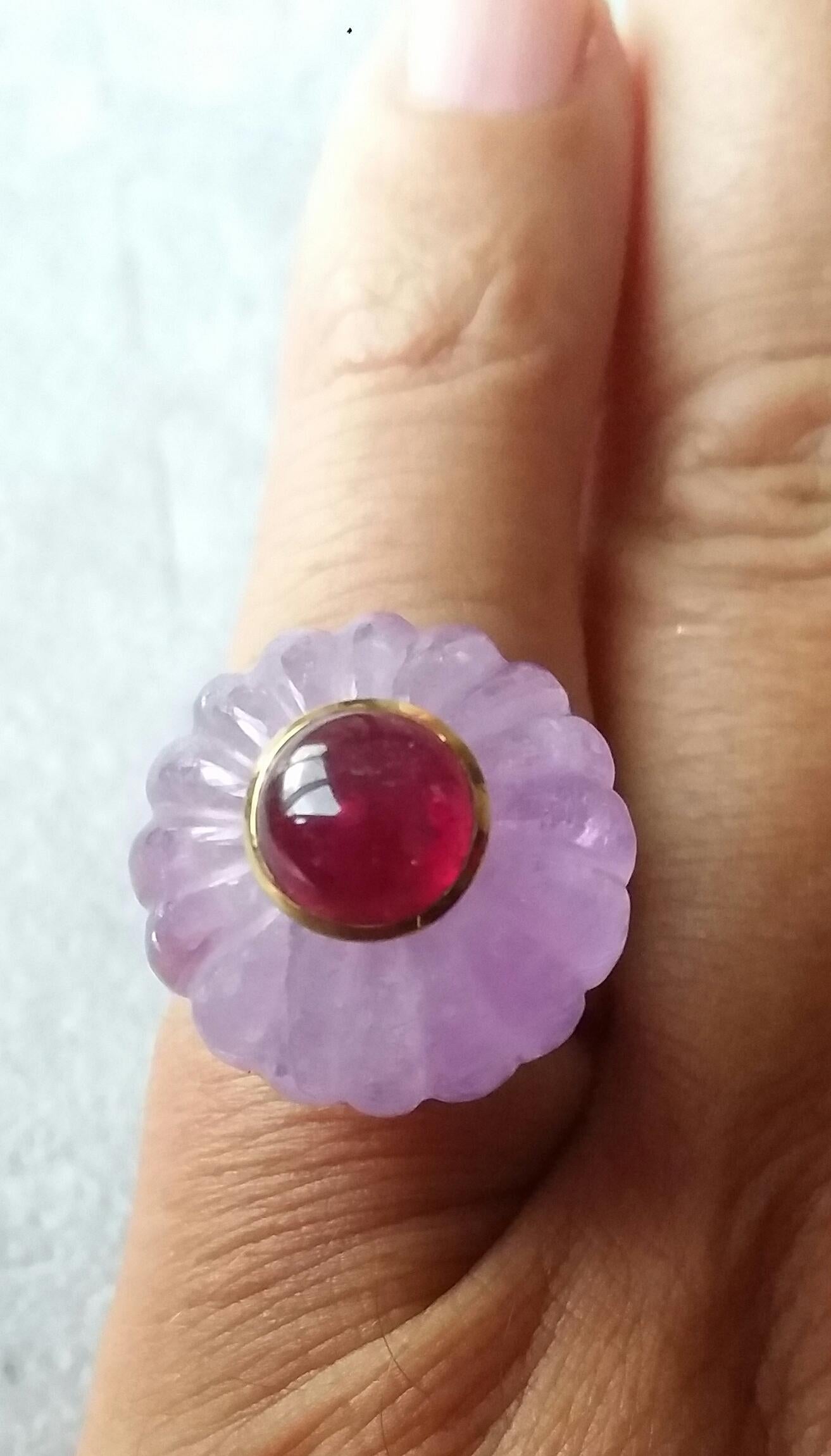 Natural Carved Amethyst Ball Ruby Cabochon 14 Karat Yellow Gold Cocktail Ring In Good Condition For Sale In Bangkok, TH
