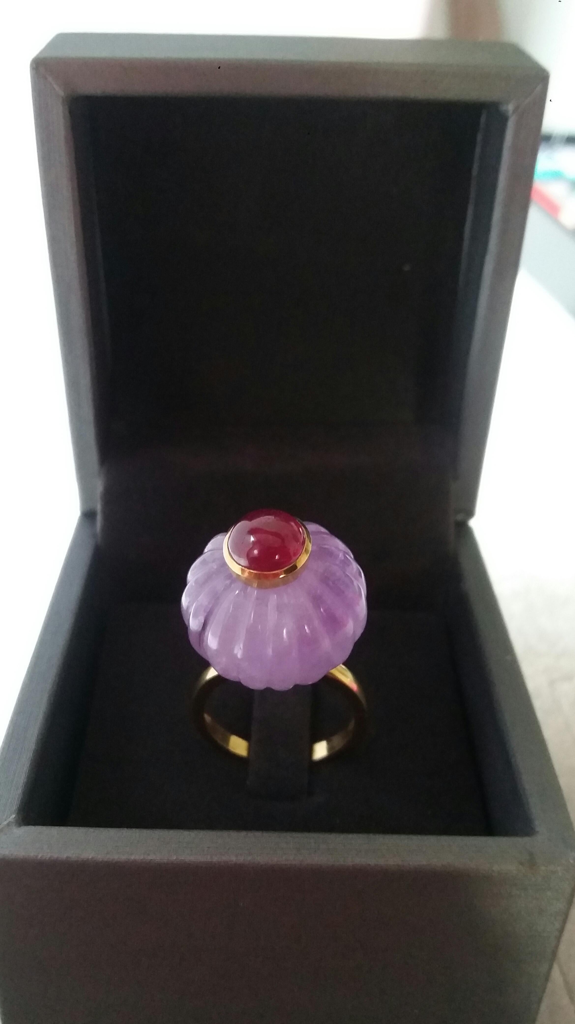 Natural Carved Amethyst Ball Ruby Cabochon 14 Karat Yellow Gold Cocktail Ring For Sale 1