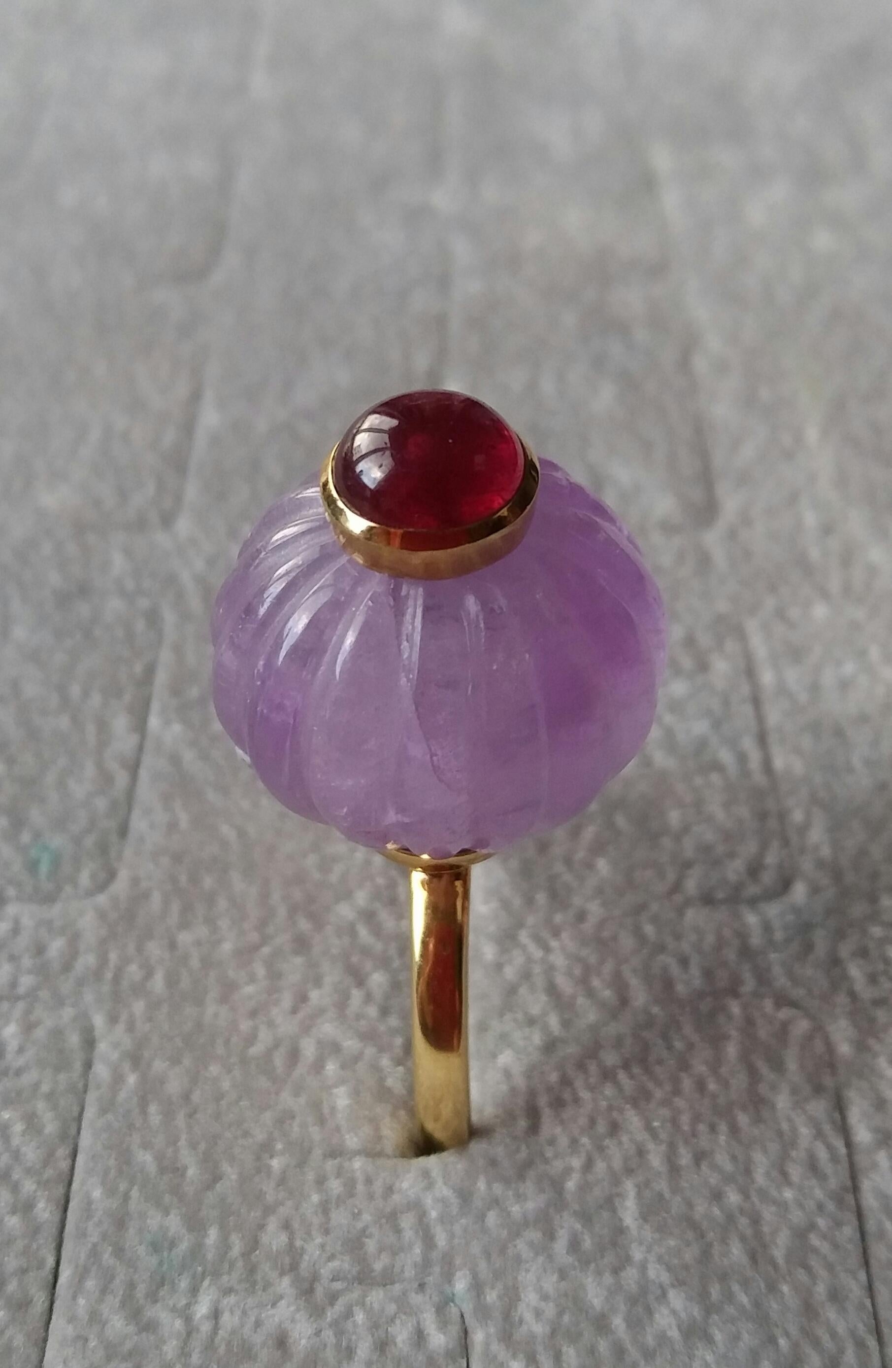 Natural Carved Amethyst Ball Ruby Cabochon 14 Karat Yellow Gold Cocktail Ring For Sale 2