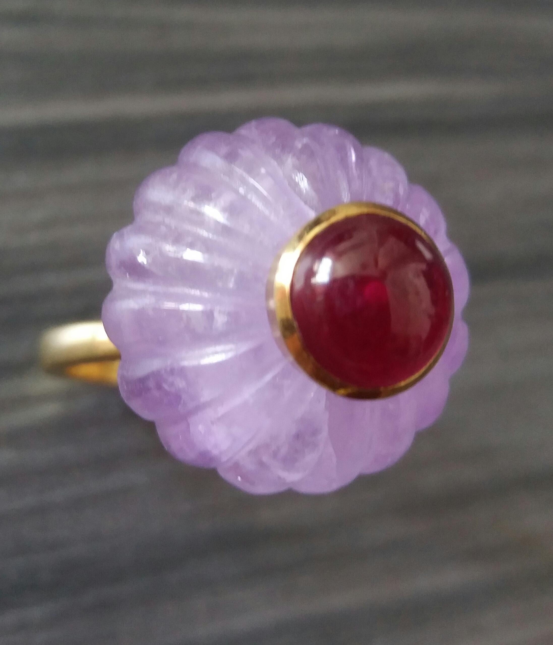 Natural Carved Amethyst Ball Ruby Cabochon 14 Karat Yellow Gold Cocktail Ring For Sale 3