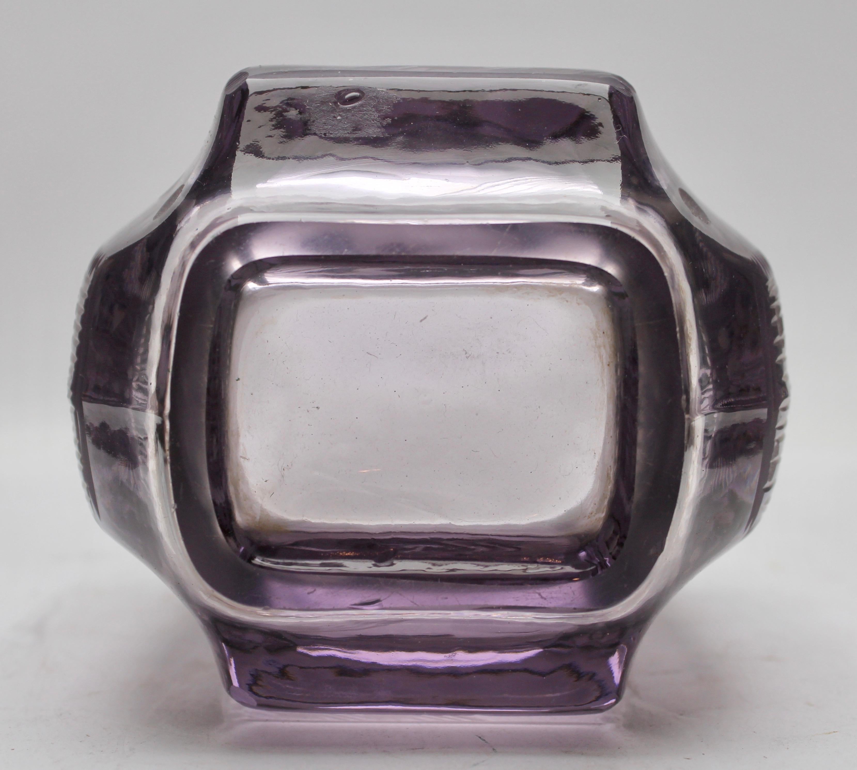 Amethyst Vase with Art Deco Engraved Geometric Design In Good Condition For Sale In Verviers, BE